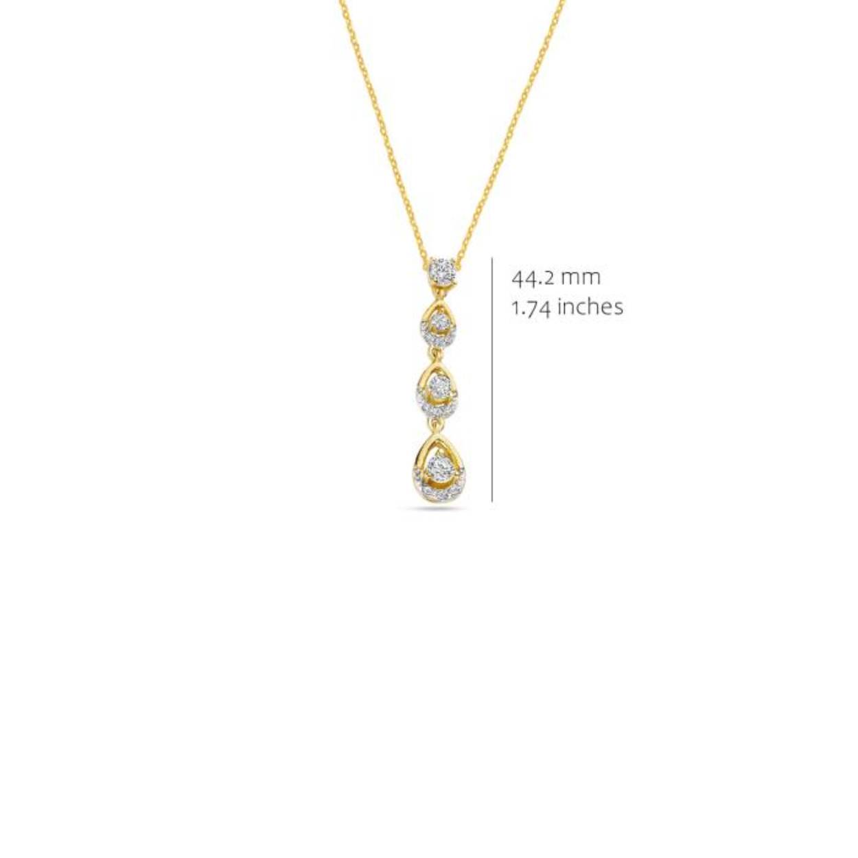 De ketting is vervaardigd uit zilver met een laagje plaque goud. De hanger zit los aan de ketting en is gezet met zirkonium steentjes. De lengte van de ketting is 42 cm.