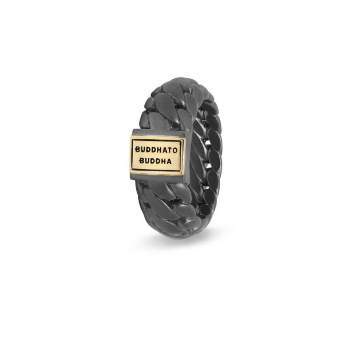 Het ontwerp van de Ben Small ring is aangepast met een unieke matte rhodium finishing en 14k geelgouden details. Jouw levensstijl en de natuurlijke elementen bepalen de look van je sieraad in de loop van tijd en creëren een vintage en ruwe uitstraling die een persoonlijk statement is van jouw reis door het leven. Deze ring valt in de categorie brede ringen.

Let op! Deze unieke rhodium finish is zo ontwikkeld dat je sieraad een vintage look krijgt naarmate je het draagt. Zo ontwikkel je een eigen look, passend bij jou levensstijl.