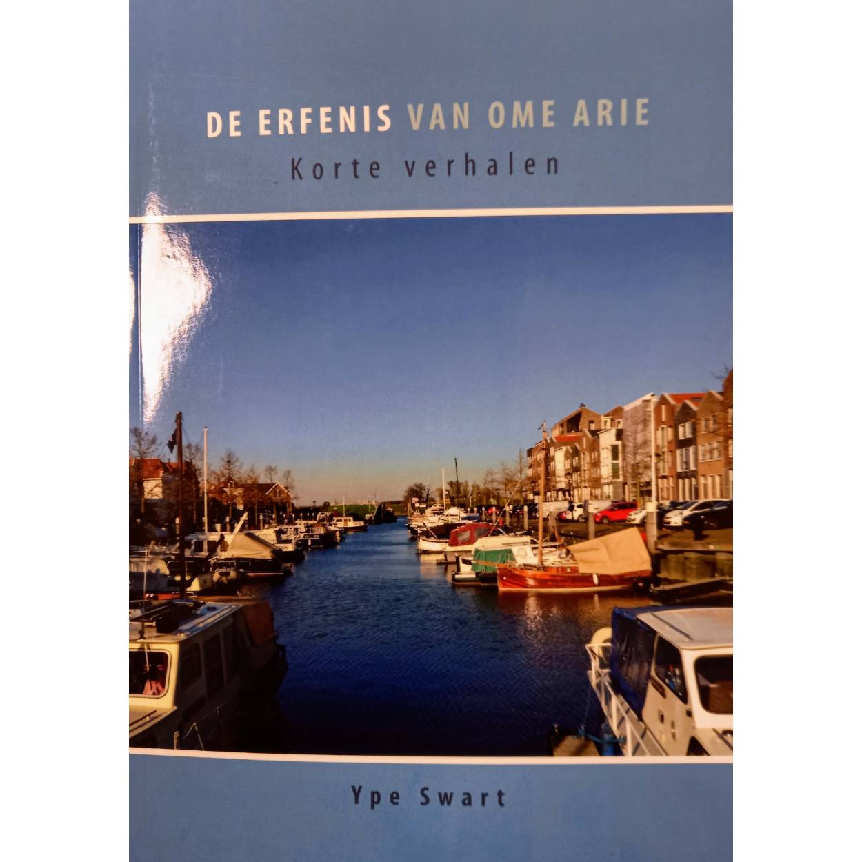 De verhalen spelen zich voornamelijk af rondom het prachtige haventje van Oud-Beijerland