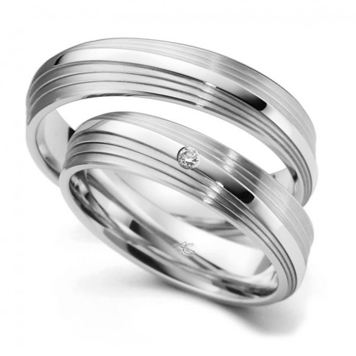 585 witgouden trouwringen, mat/glimmend, 5mm breed
De damesring is gezet met 0.02ct briljant
Prijs op aanvraag