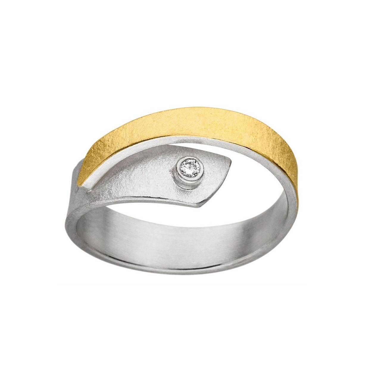 De handgemaakte design sieraden van MANU zijn stuk voor stuk iconen waarmee de drager zijn persoon onderstreept. Een bijzondere edelmetalen en contrastrijke combinaties kenmerken MANU.