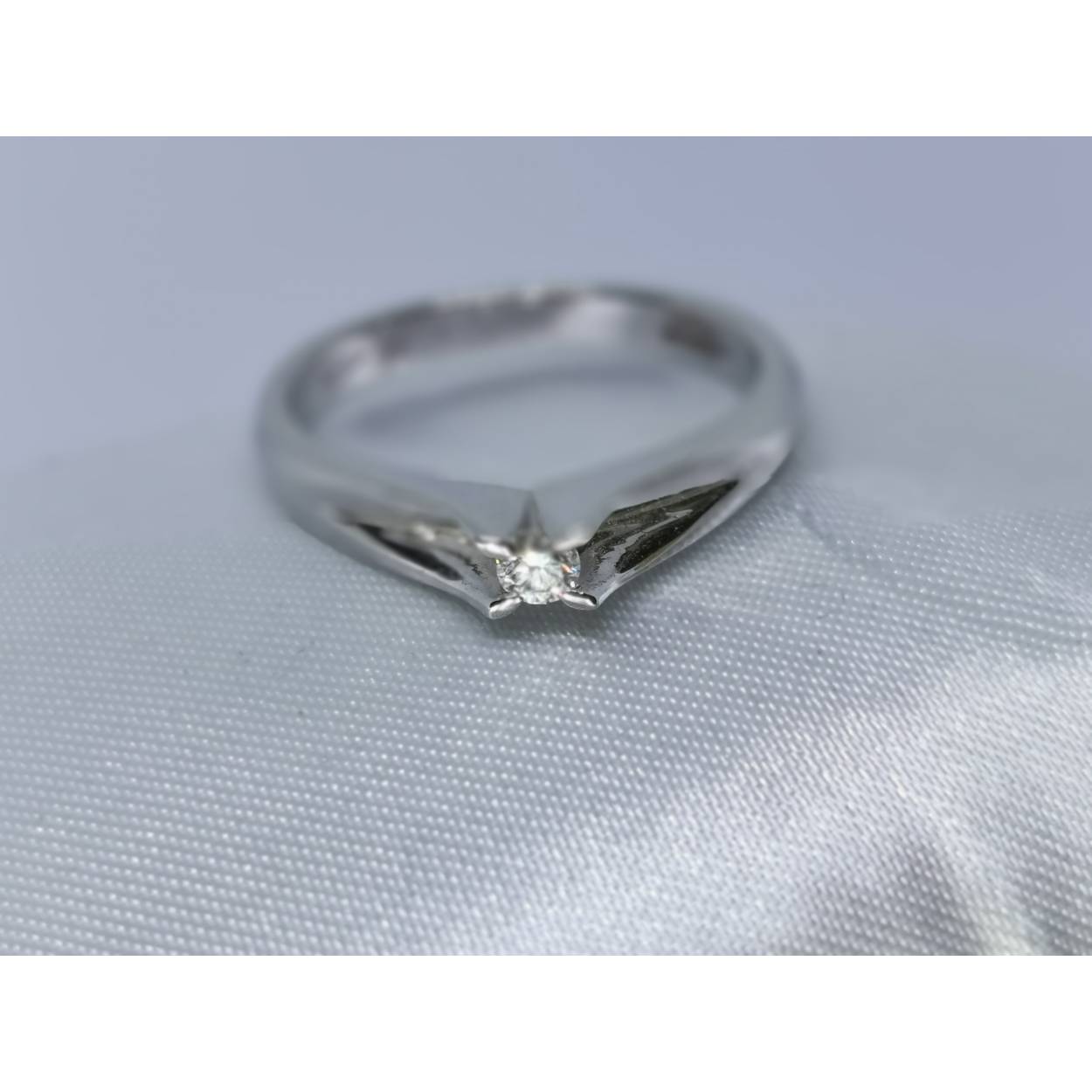 Soort: Diamant
Slijpvorm: briljant
Karaat: 0.08
Helderheid: VVS1
Kleur: I
Aantal: 1