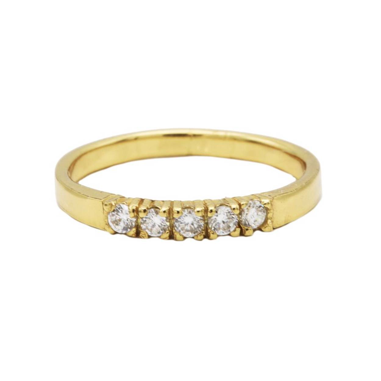 Dit is onze zirconia stapelring. De ring heeft 5 zirconia steentjes en is 2MM breed. Onze sieraden zijn verkrijgbaar in 925 sterling zilver of met een 14K gouden plating.