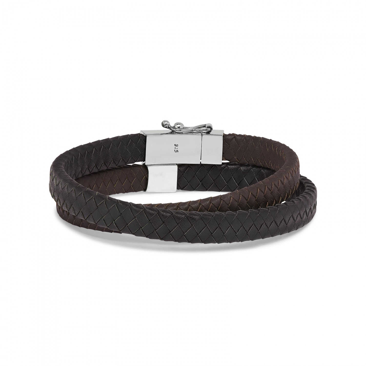Stoere wikkelarmband gemaakt van sterling zilver en hoogwaardig zwart én donker bruin kalfsleer. Deze wikkelarmband combineert een stoere baksluiting met gevlochten leer en kan gedragen worden door zowel mannen als vrouwen.