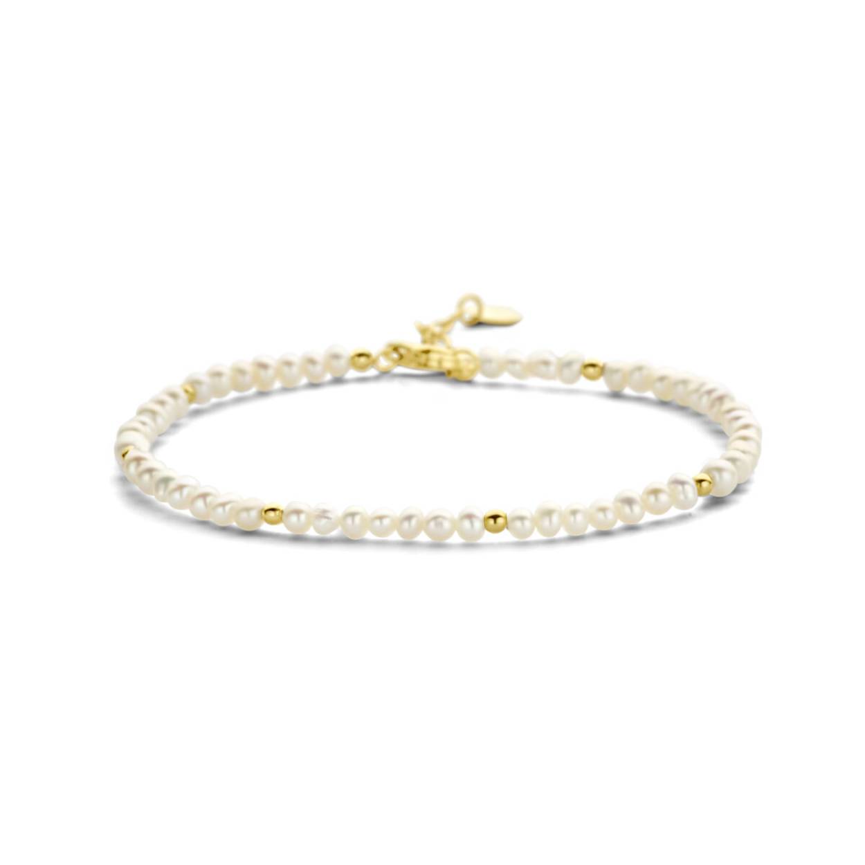 14 Karaat geelgouden armband uitgevoerd met schitterende zoetwater parels en een karabijnsluiting. De armband heeft een schakelbreedte van 3.3mm. De armband  heeft een lengte van 16cm met een extensie van 2cm. Draag het armband met de bijpassende collier.
