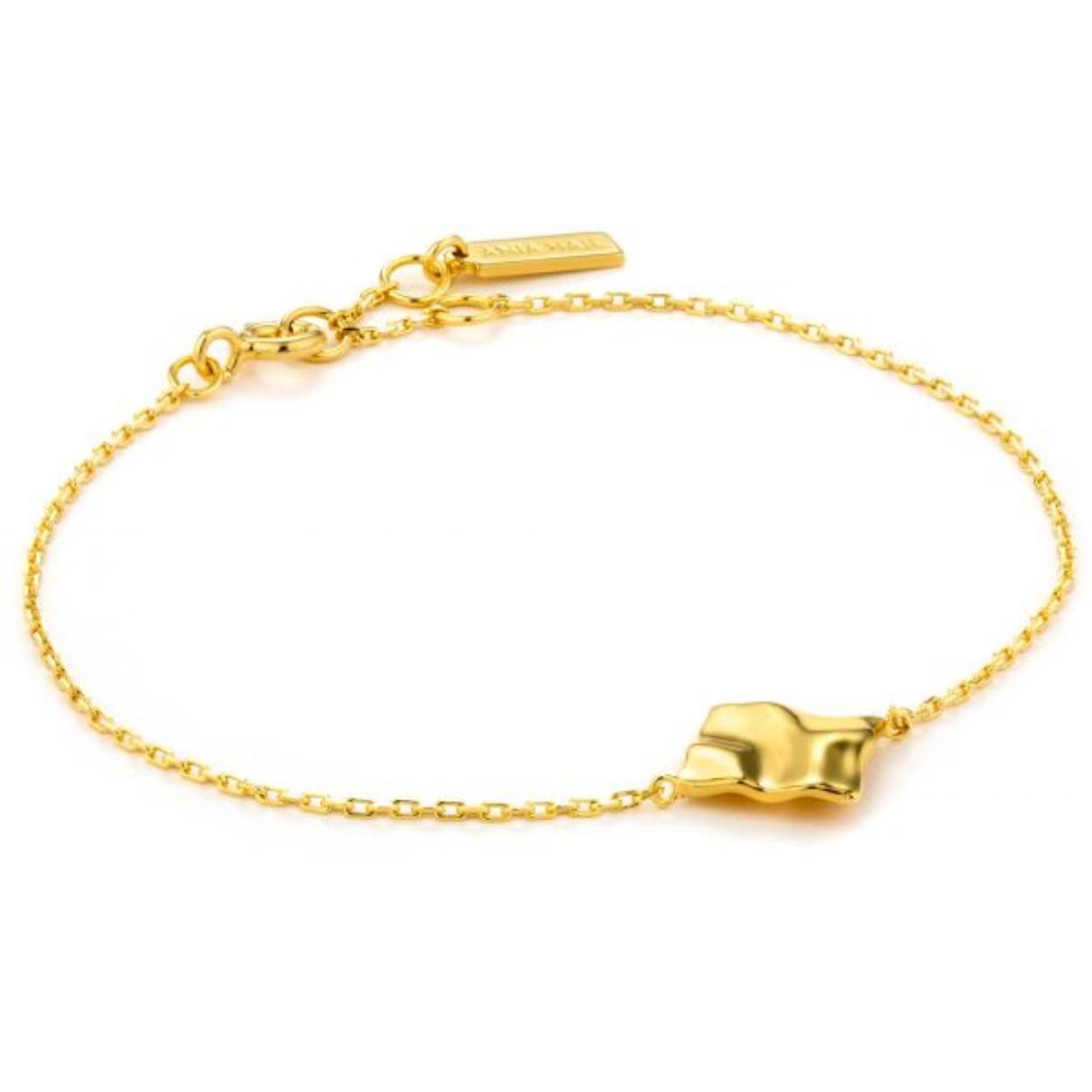 Ervaar zelf een gevoel van luxe met deze AH B017-02G Crush Square armband van Ania Haie. De armband is gemaakt van zilver met goudkleurige coating en heeft draaglengtes van 16,5 tot 18,5 centimeter.