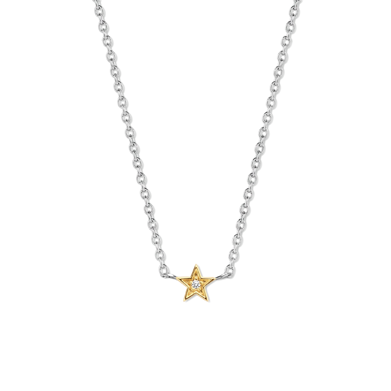 Deze TI SENTO - Milano gold-plated zilveren ketting 3976ZY/42 kenmerkt zich door haar vergulde, stijlvolle ster met een witte cubic zirconia in het midden. De ketting is gemaakt van 925 sterling zilver. De extra veilige sluiting is speciaal ontworpen zodat het altijd bij je blijft. De ketting is 42 cm lang. Mix het met andere sterrenbeeld-pendanten voor een speelse en iconische look.