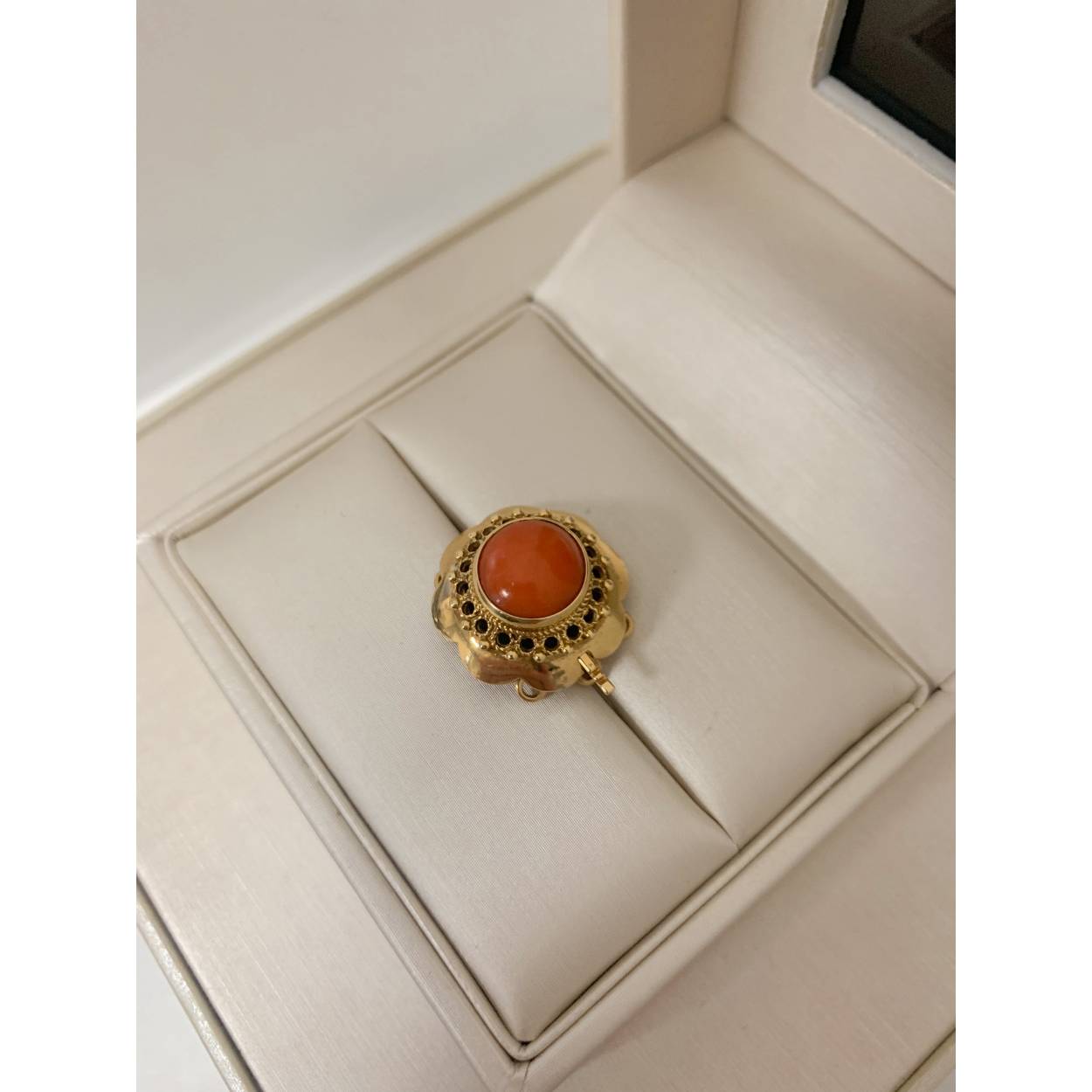 VINTAGE gouden siersluiting / bloedkoraal