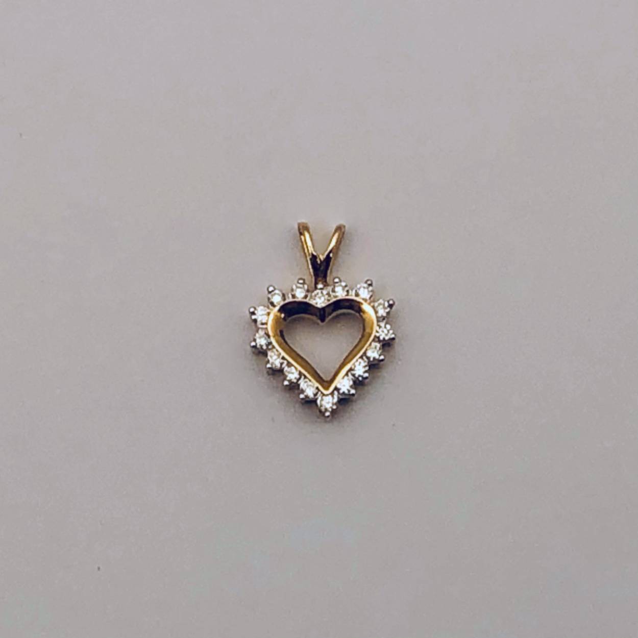 14kt. Witgouden hanger, hart met 0.10ct TW/VVS