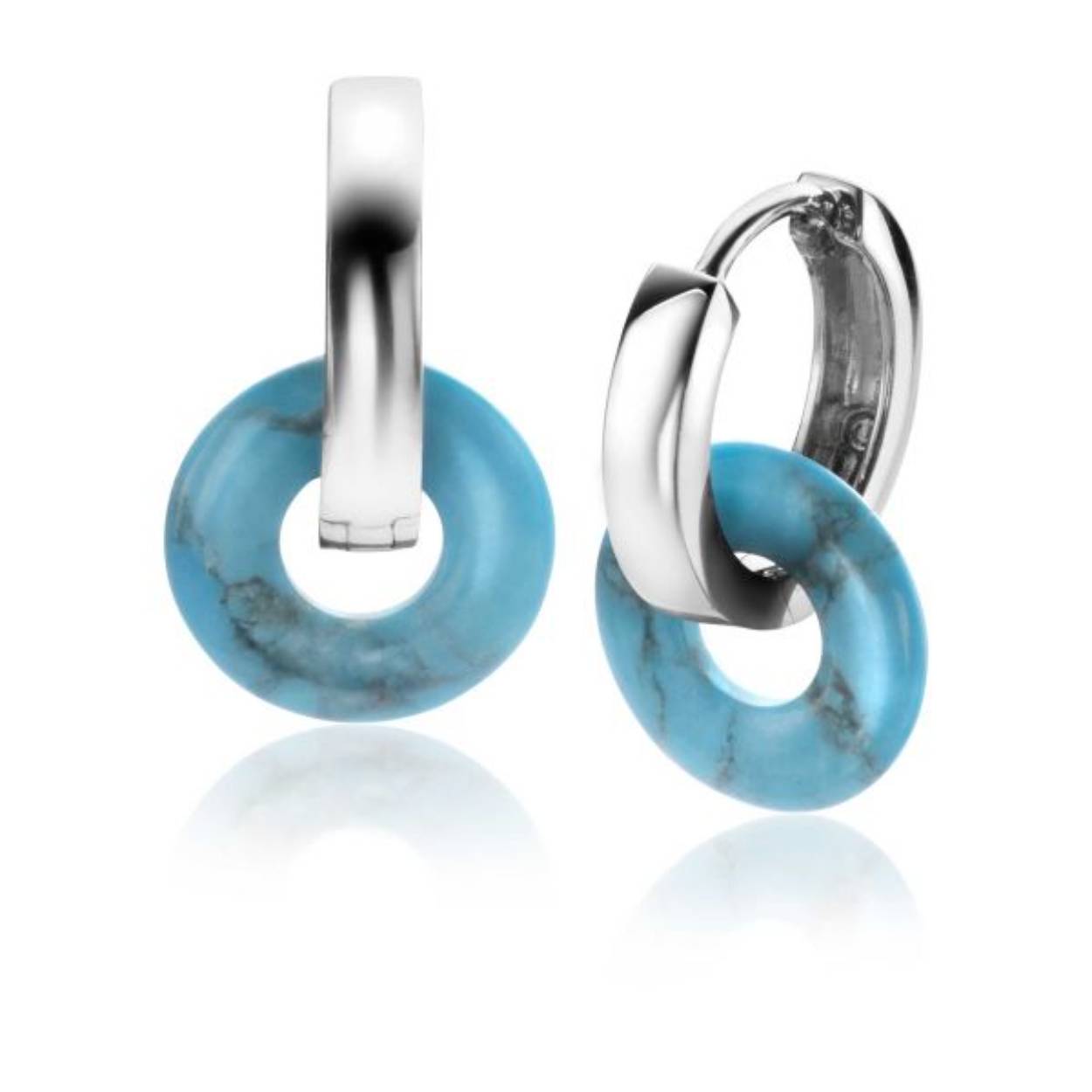 ZINZI ronde oorbedels in 12mm, vervaardigd van echte turquoise howliet edelstenen. Hang ze gemakkelijk aan je ZINZI oorringen. De binnencirkel is 5mm, waardoor deze oorbedels ook aan brede oorringen van 4mm gehangen kunnen worden.
