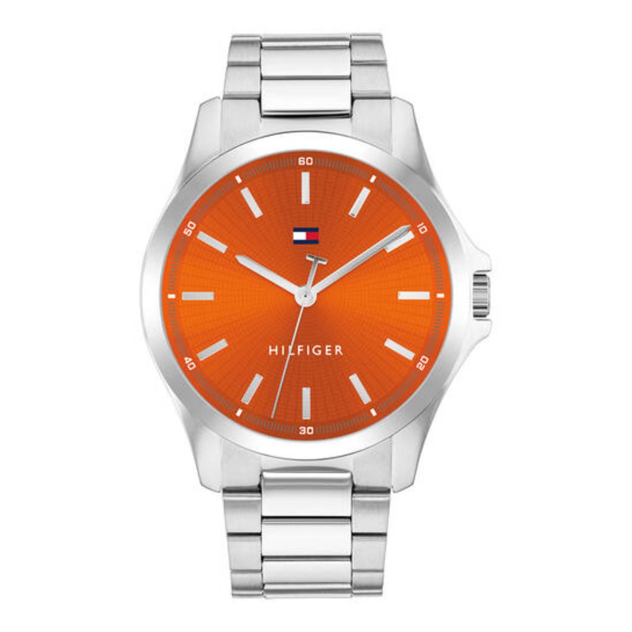 Tommy Hilfiger TH1710678 Horloge Heren Staal Zilverkleurig 43mm
Dit specifieke horloge van Tommy Hilfiger uit de Bruce serie met artikelnr: TH1710678 is een sportief herenhorloge die niet in je collectie mag ontbreken. Het stalen herenhorloge heeft een zilverkleurige ronde kast met een gladde bezel en een oranje geborstelde sunray wijzerplaat. Aan het horloge zit een zilverkleurige schakelband met een vouwsluiting. Het horloge heeft een mineraalglas, een doorsnee van 43mm en is 3ATM.  

Het merk:
Sinds de lancering van het merk in 1985 is Tommy Hilfiger wereldwijd bekend geworden als pionier van de klassieke Amerikaanse coole stijl. Geïnspireerd door de iconische popcultuur en het Amerikaanse erfgoed. De dames en herencollectie van dit seizoen bestaan uit minimalistische silhouetten en rustieke lederen details. De herenhorlogecollectie biedt iconische uurwerken met roestvrijstalen, lederen en siliconen banden.

Specificaties:
- Mineraalglas
- Ronde kast 43mm
- Zilverkleurige horlogekast
- Oranje wijzerplaat 
- Zilverkleurige schakelband 
- 3ATM