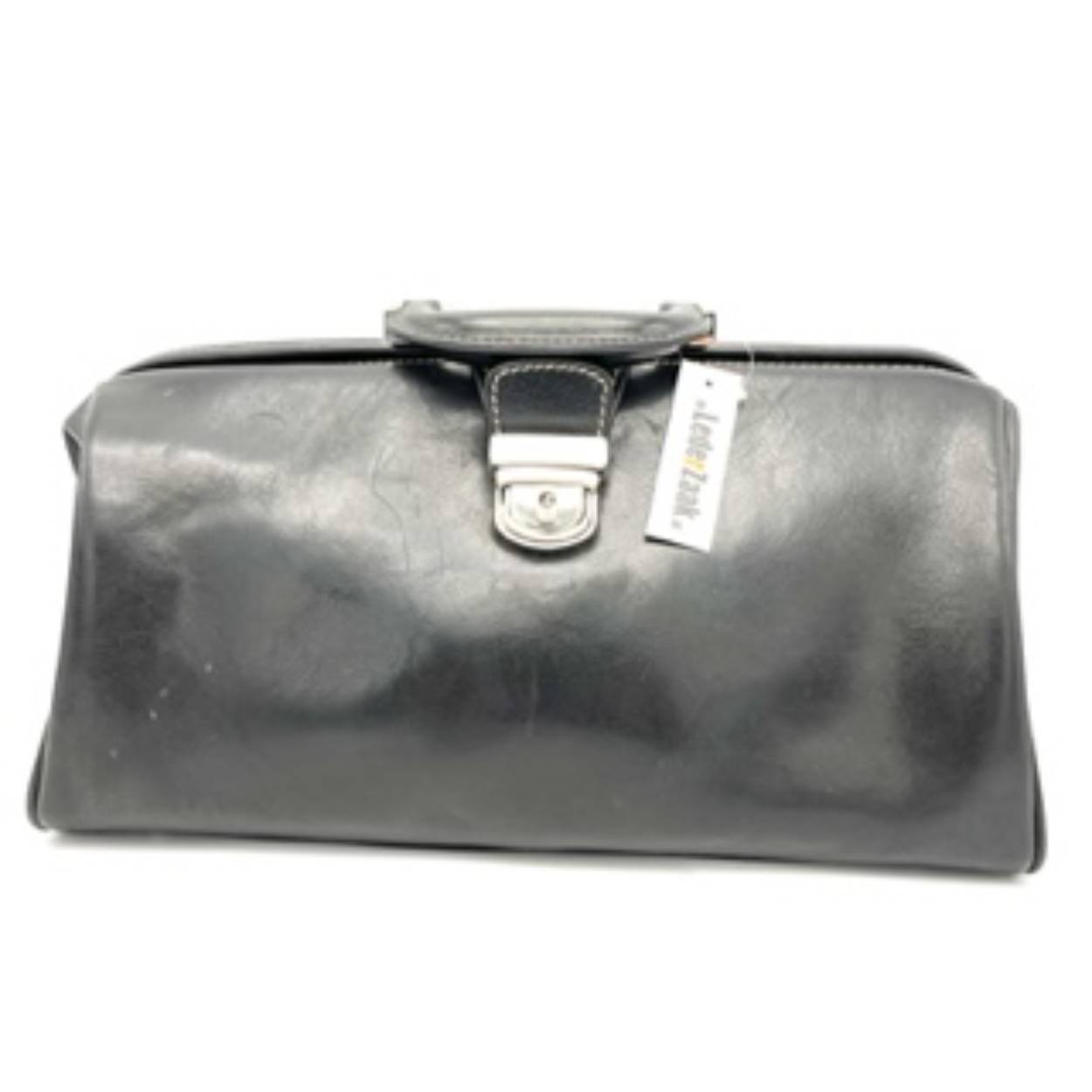 Klassiek gemaakte dokters tas. Gefabriceerd in Italie 
De binnenkant is voorzien van diverse vakken .

Afmetingen:
Hoogte 20cm x breed 40cm x diep 18cm
