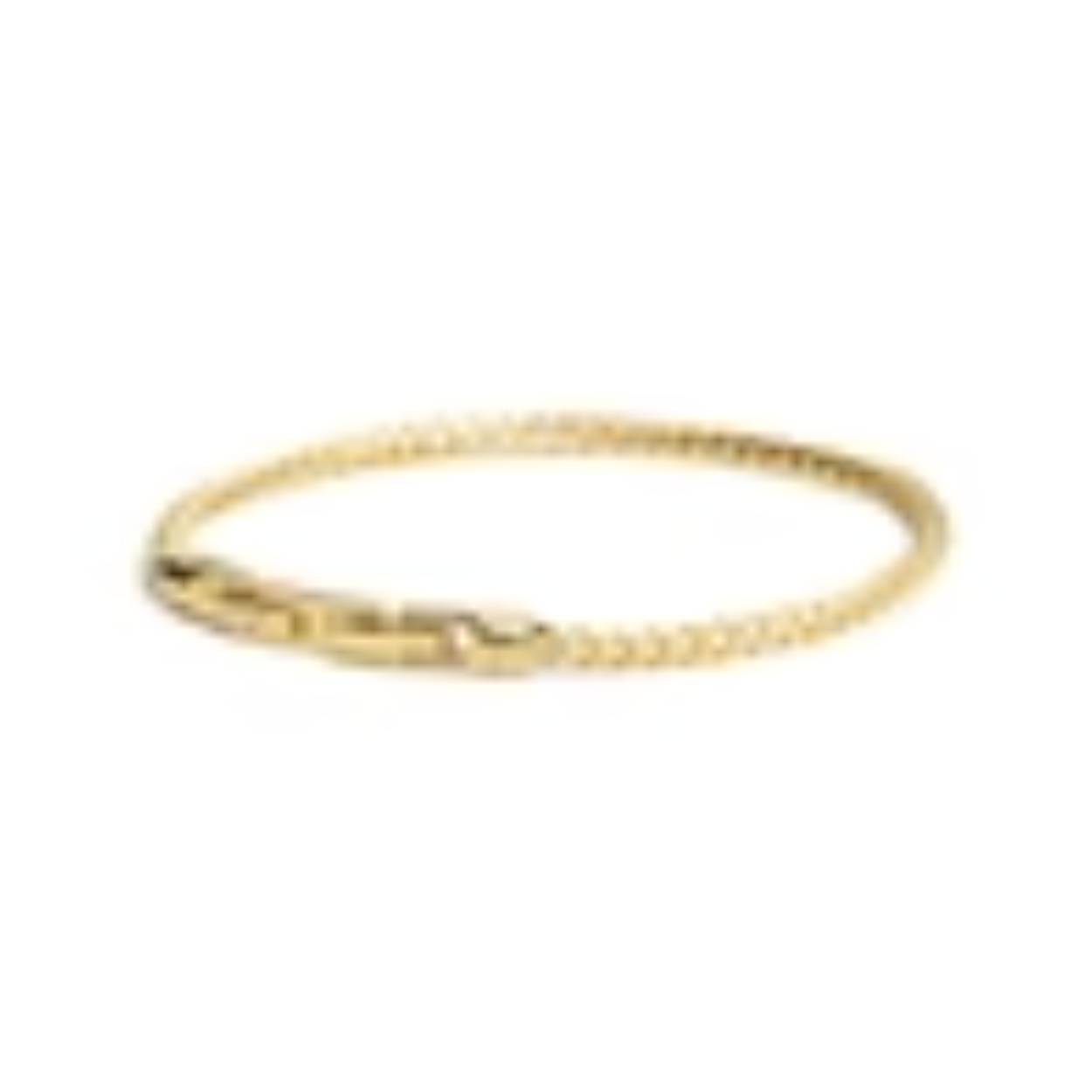 De Cito Gold armband is een prachtige 3mm vossenstaart armband met een op maat gemaakte sluiting. Hij is +-1 cm verstelbaar, dus je hoeft je niet al te veel zorgen te maken over de maatvoering.

De armband is gemaakt van duurzaam 316L roestvrij staal en is met de grootste zorg afgewerkt.