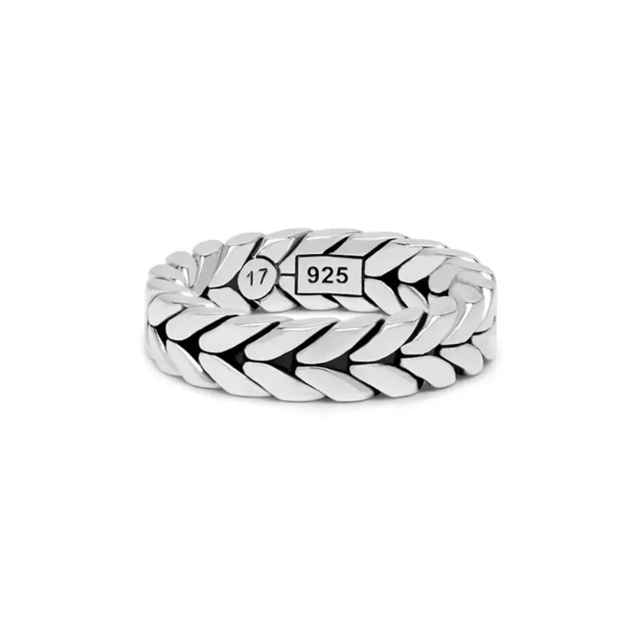 De krachtige Barbara schakel is een van onze meest populaire ontwerpen. Natuurlijk is deze succesvolle familie niet compleet zonder een XS ring. De Barbara XS ring is geïnspireerd op de beroemde Barbara weeftechniek en is een verfijnde XS versie van de Barbara Double Ring. De Barbara familie bestaat ook uit zilveren en leren armbanden, ringen en kettingen die perfect te combineren zijn met deze Barbara XS ring. 