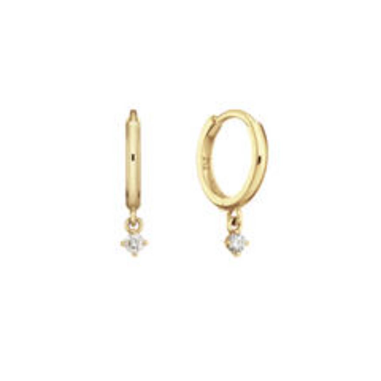 Deze gladde oorringen bevatten een sprankelende witte topaas edelsteen. De Jackie Shining Star oorringen zijn perfect te combineren met andere Jackie oorbellen.

Tropical Paradise
Dat Jackie van reizen houdt is geen geheim. Voor haar 14 karaat gouden sieradencollectie heeft zij zich deze keer laten inspireren door de tropen.
Haar Tropical Paradise collectie biedt een mix van elegantie en avontuur. Voel de zon schijnen waar je ook bent!

Weelderige jungles, azuurblauwe oceanen en de schittering van de zon op witte zandstranden: de ontwerpen met edelstenen zijn een weerspiegeling van Jackie’s mooiste herinneringen. Of het een dag op kantoor is of een avondje uit, deze sieraden voegen een vleugje exotische allure toe aan elke gelegenheid.

Het merk
Jackie is hét 14 karaat gouden on trend sieradenmerk. De collecties zijn geïnspireerd op de reizen die ik maak, van stedentrips tot exotische oorden. Elk gouden sieraad is helemaal van nu, handgemaakt door Europese goudsmeden en vervaardigd van overwegend gerecycled goud met echte edelstenen en zoetwaterparels. Elke collectie is dan ook met veel liefde en passie samengesteld. Mijn Jackie sieraden zijn de perfecte finishing touch voor iedere outfit!

Specificaties
- Oorsieraad
- Materiaal: 14 Karaat - Geelgoud - 585
- Hoops
- Lengte 15mm