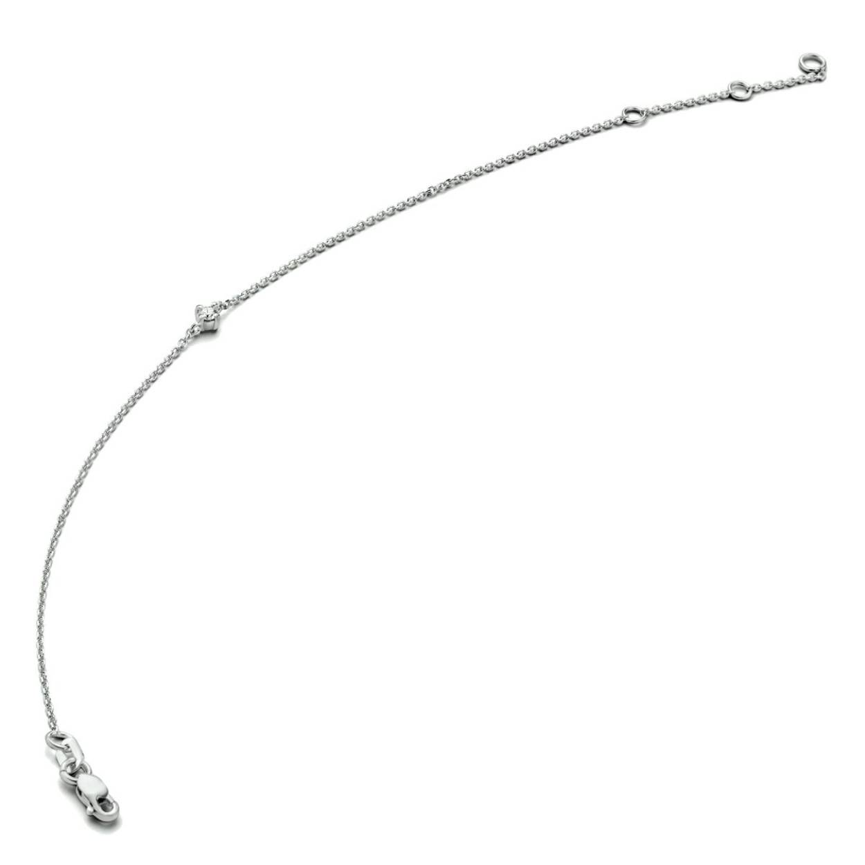 14kt. Witgouden armband uitgevoerd met een schitterende diamant. De armband heeft draaglengtes van 15.5, 17 en 18.5cm en een stevige karabijn sluiting.
Met 0.10ct. H/Si diamant.