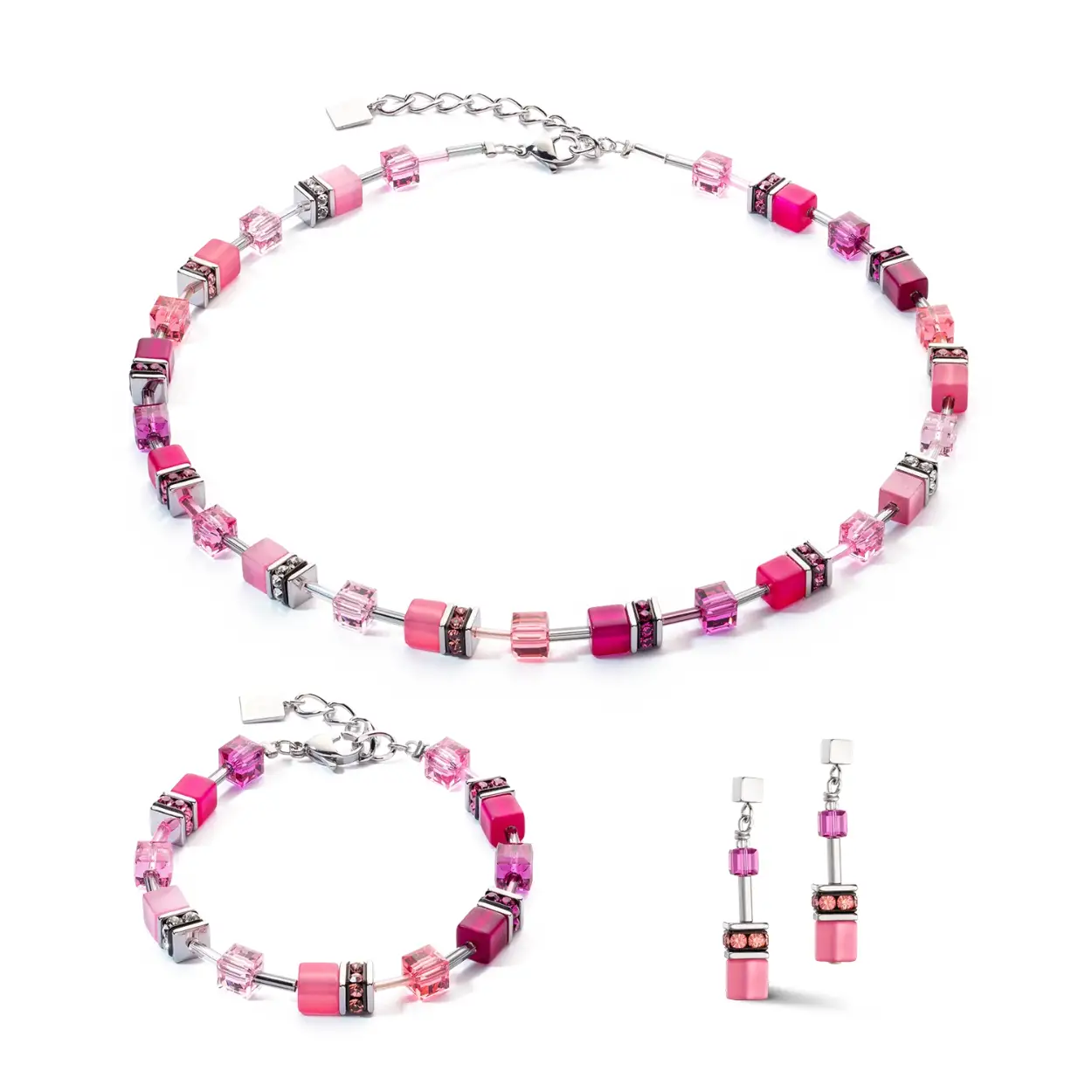 Prachtige Coeur de Lion set in de sprankelend magenta.
Handgemaakt en vervaardigd van edelstaal, synthetisch tijgeroog, Swarovski kristal, strass rondellen en polaris.

Coeur de Lion set bestaande uit een collier (42+6cm), armband ( 18.5+3cm) en oorhangers.

