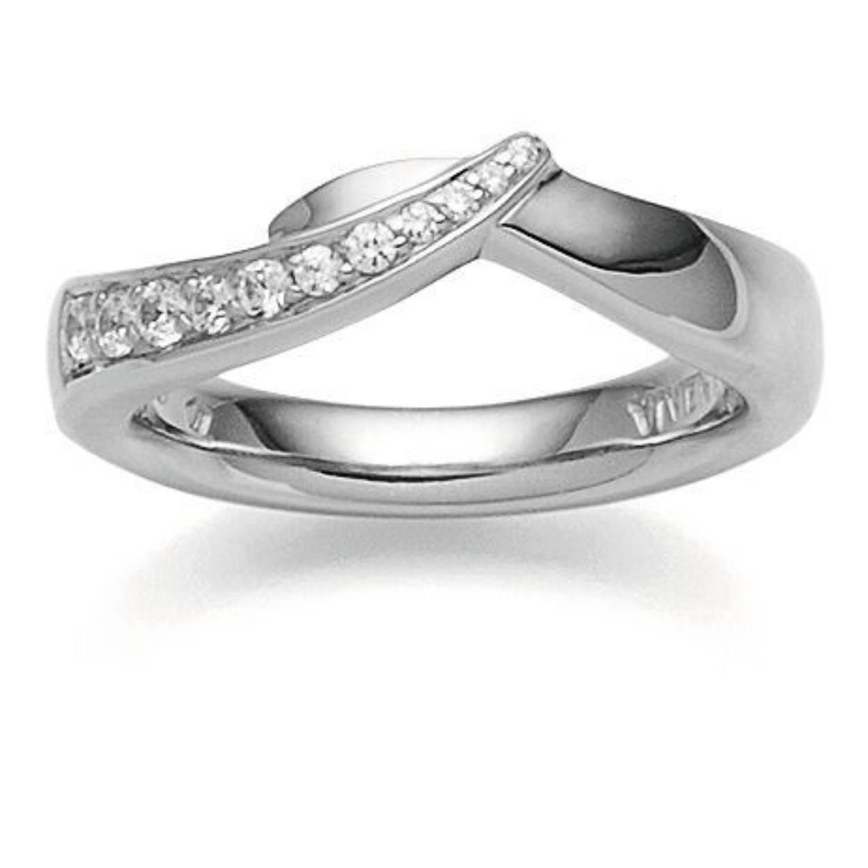 Deze prachtige zilveren ring van Viventy is bezet met zirkonia. De maat van de ring is 54.