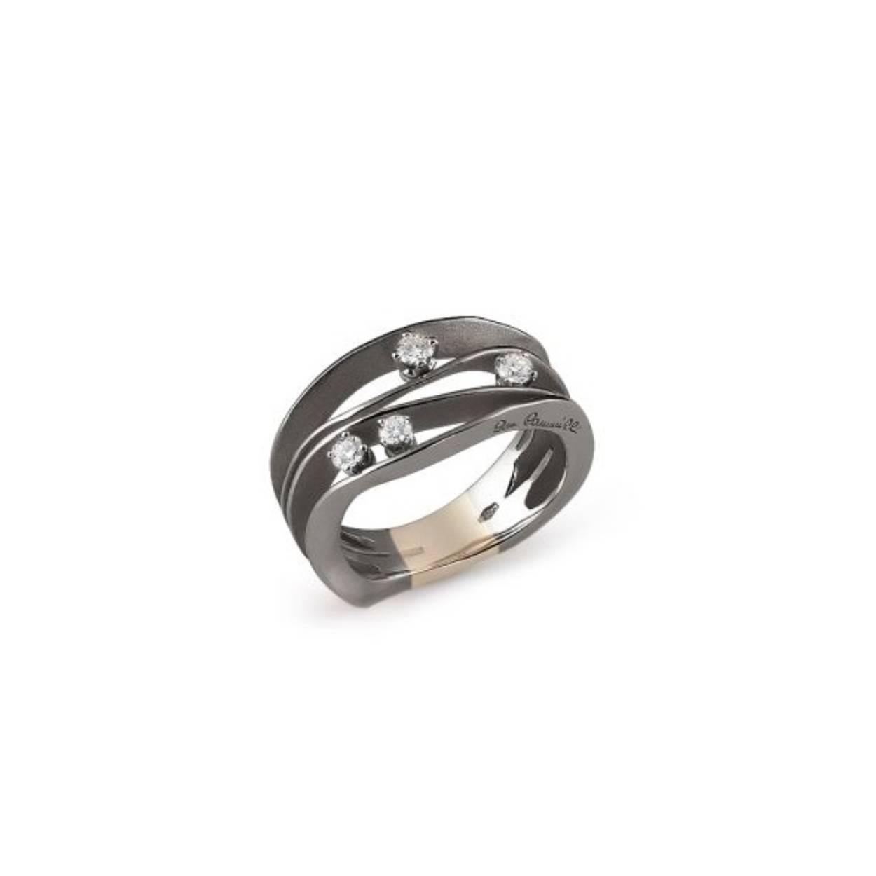 18krt gouden ring met diamant 0,28crt uit de Dune Collectie van AnnaMaria Cammilli. De kleur van de ring is black lava, een diepe intense donkere kleur, als de kleur van het lava uit een vulkaan. 
Ringmaat: 56 (17 3/4). Heeft u een andere maat, neem dan gerust contact met ons op.

Referentienummer: GAN0778E