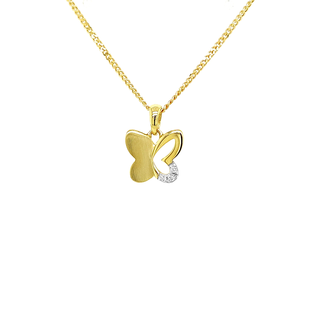 Deze geel gouden hanger is ontzettend leuk! Een vlinder is een prachtig dier, en deze hanger is ook prachtig. De hanger is erg fijn bewerkt en de briljant geslepen zirkonia steentjes maken deze hanger erg uniek.

Note: het kettinkje hoort niet bij de hanger, deze is enkel gebruikt voor de foto.