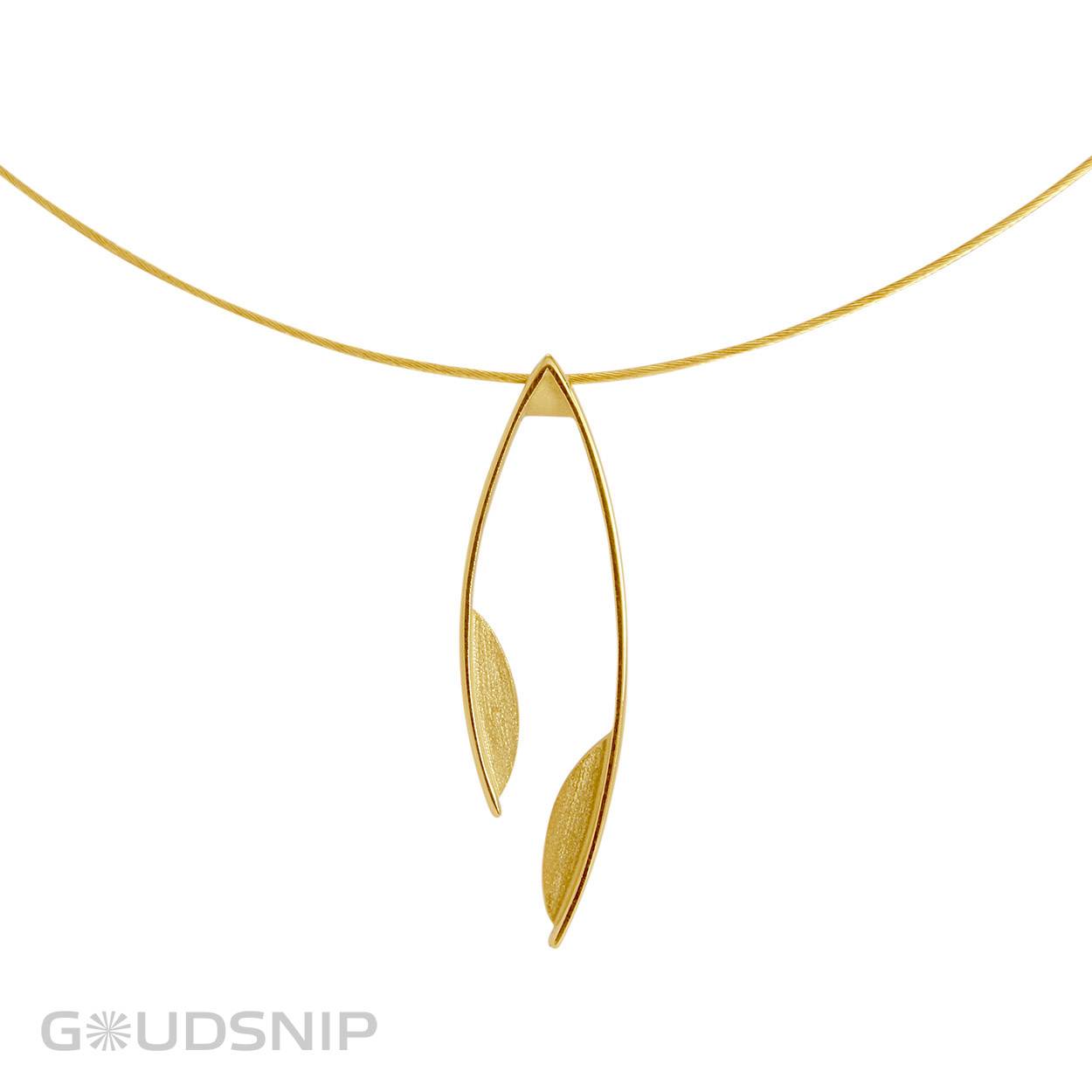 Hanger is exclusief collier