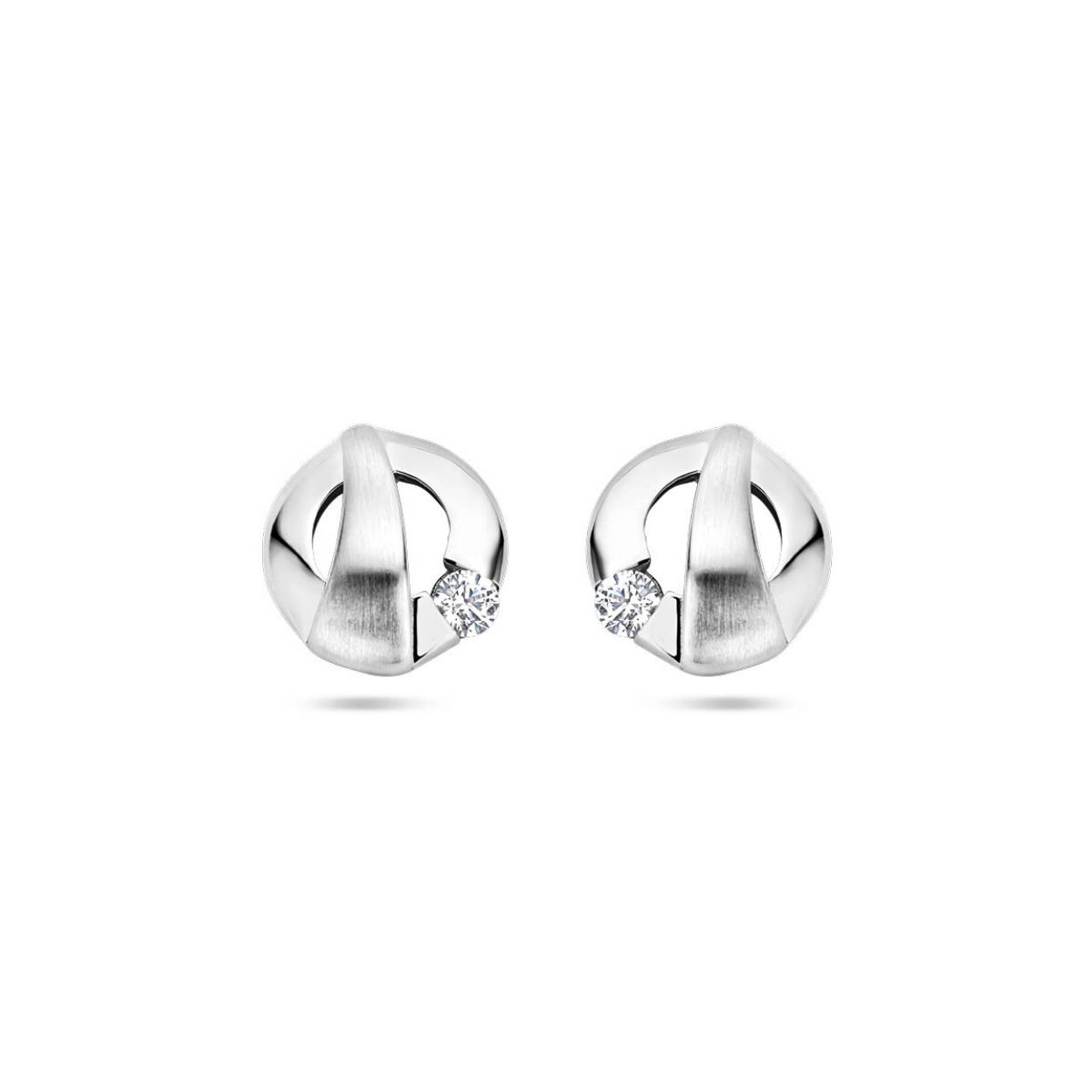 Gerhodineerd 925 zilveren oorknoppen uitgevoerd met zirkonia. De oorknoppen hebben een diameter van 7.5mm.