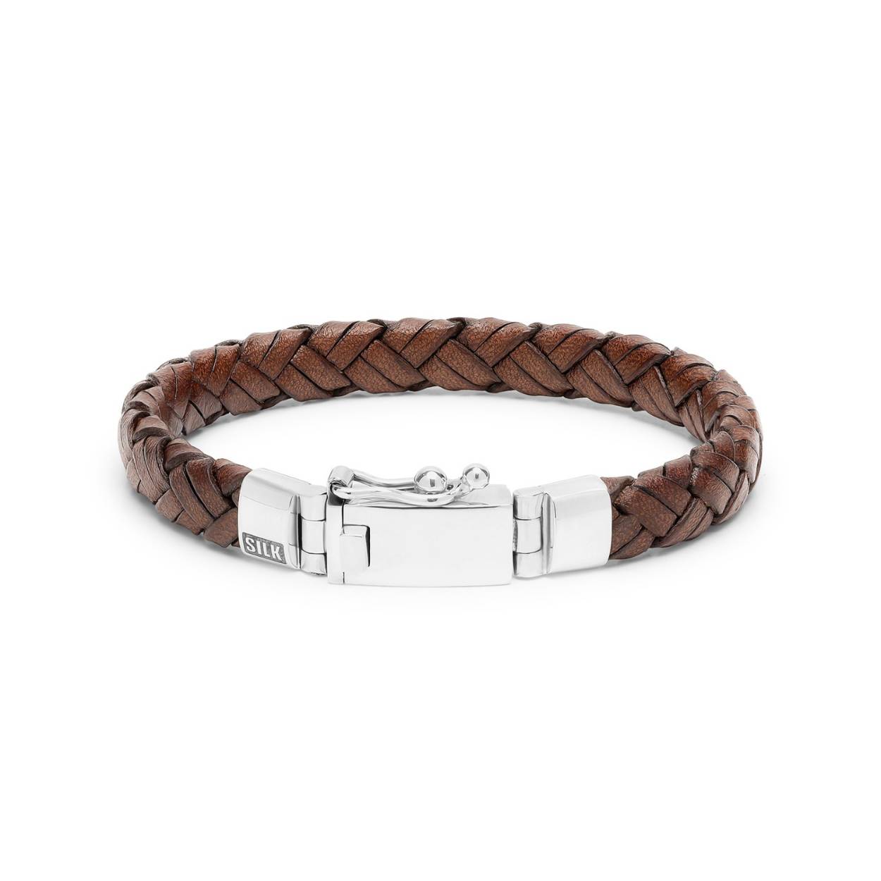 Deze leren armband met zilveren slot van het merk SILK komt uit de Double Fox lijn.

De armband is maat 20. Mocht u interesse hebben in een andere maat, neem dan gerust contact met ons op.
