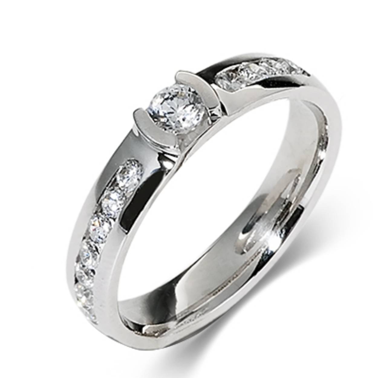 Trouwringen witgoud met in de damesring 15 diamanten.