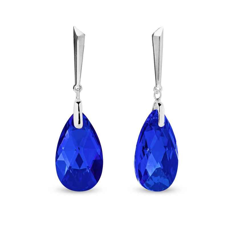 Zilver oorbellen met Swarovski helder blauw
Fijne, lange zilveren oorstekers met Swarovski kristal in de kleur Majestic Blue, uit de Lacrima collectie van Spark Jewelry, nieuw in geschenkverpakking. 

De swarovski kristallen zijn 2 cm, het 1e gehalte zilveren deel is ook 2 cm, in totaal zijn de oorstekers 4 cm lang. 

Deze oorbellen horen bij het collier Lacrima Majestic Blue, maar zijn op zichzelf ook mooi.  

U ontvangt de leuke oorstekers in een sieradendoosje van Spark Jewelry, feestelijk ingepakt met lintjes en strikjes, daar kunt u mee thuiskomen!