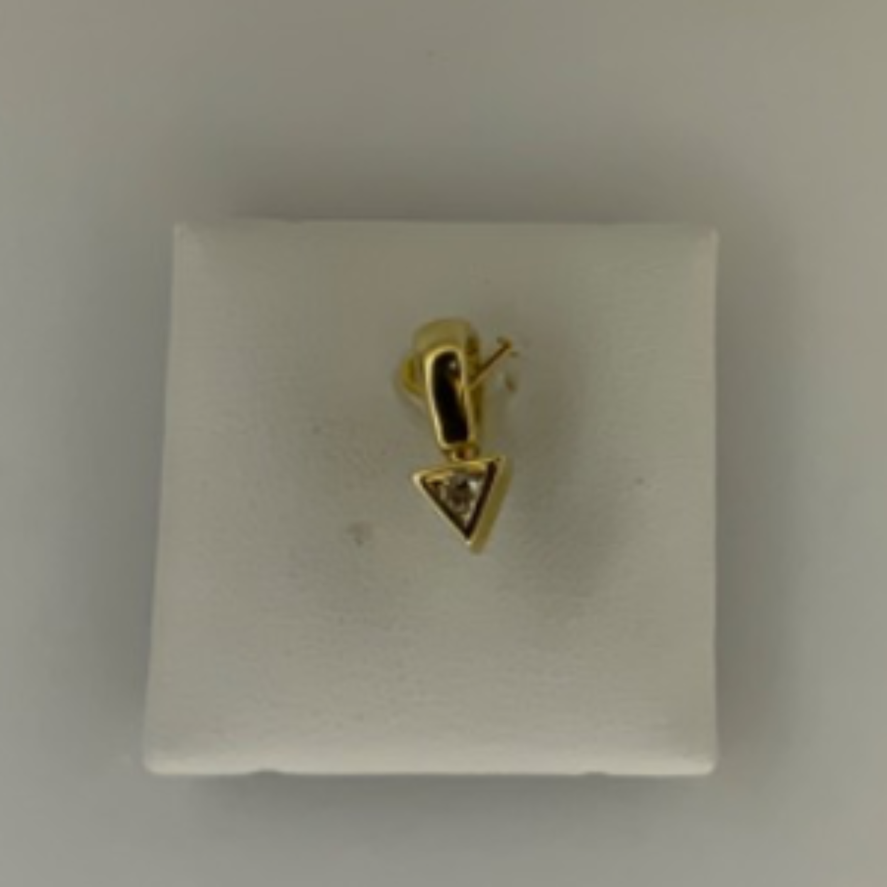 Hanger met briljant 0.07crt