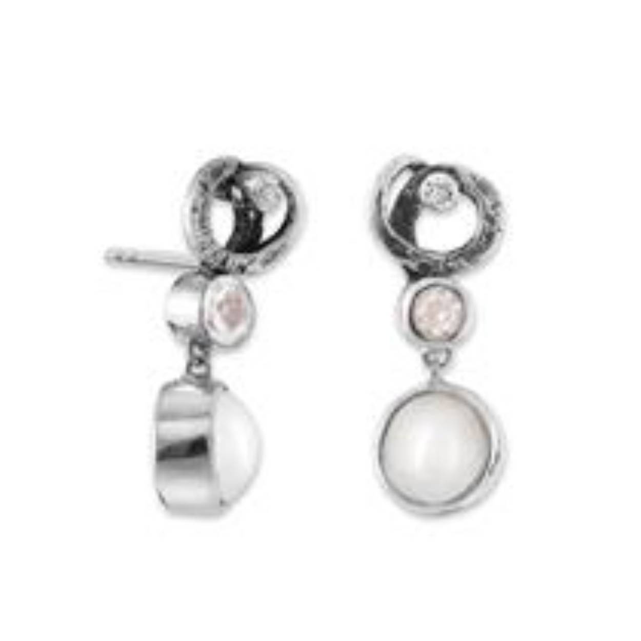 Deze sterling zilveren oorbellen bevatten een 8,5 mm witte zoetwaterparel , 5 mm rozenkwarts en een 3 mm zirkonia.