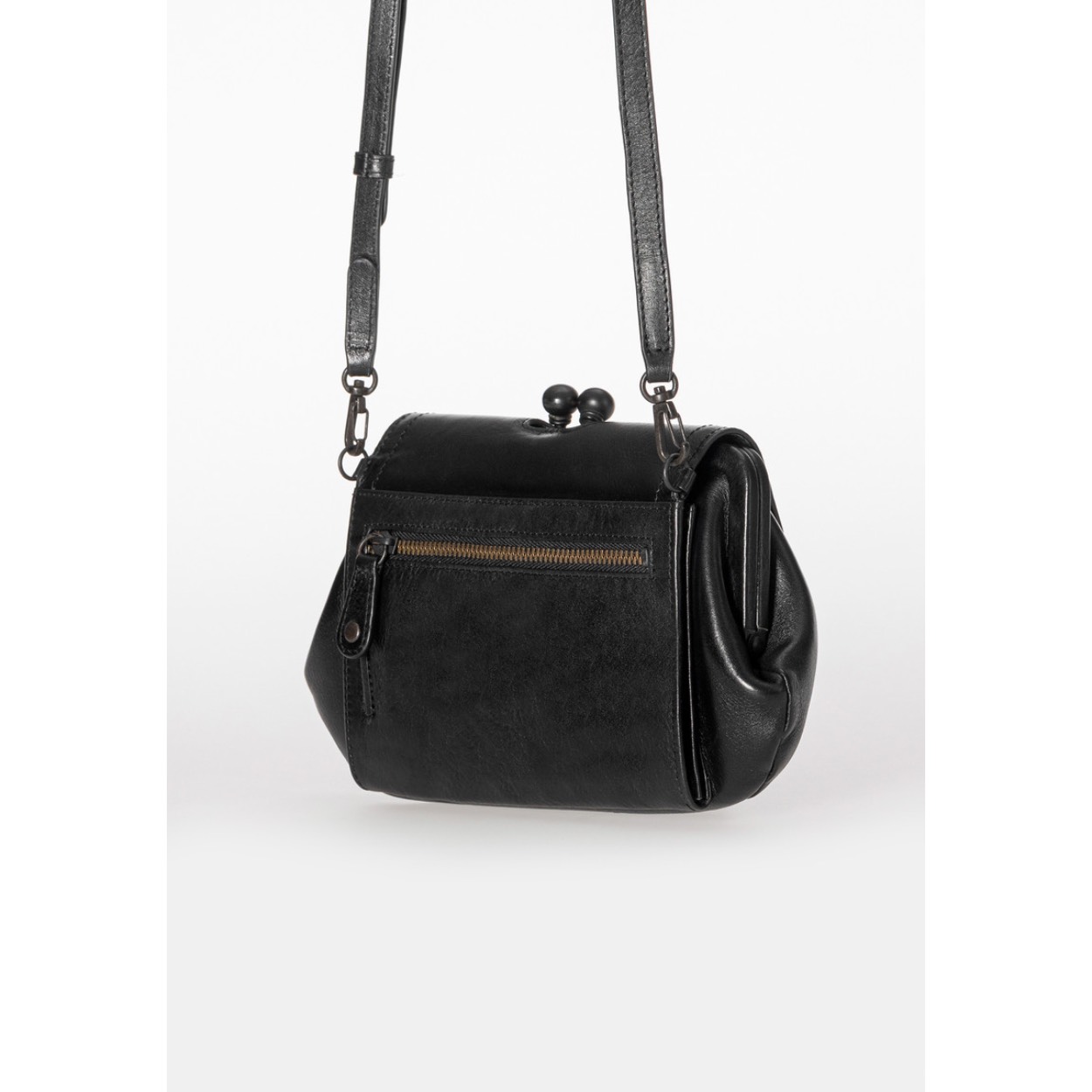 3-in-1 Tas | Clutch | Grote Portemonnee – RFID-bescherming.

Ontdek de perfecte combinatie van stijl, functionaliteit en veiligheid met deze 3-in-1 tas, clutch en grote portemonnee. Deze veelzijdige tas is ideaal voor dagelijks gebruik, een avondje uit of op reis. Dankzij het slimme ontwerp gebruik je hem moeiteloos als handtas, schoudertas of portemonnee.
Kenmerken:
Hoofdvak met beugelsluiting voor een klassieke uitstraling
Twee extra vakken onder de overslag voor optimale organisatie
Ritsvak aan de achterzijde voor veilige opslag van je waardevolle spullen
Groot insteekvak voor snelle toegang
Drie handige vakjes voor pasjes of creditcards
Handig koord voor sleutels, zodat je ze nooit meer kwijt bent
Afneembare en verstelbare schouderriem – draag hem zoals jij wilt
Voorzien van RFID-folie om digitale diefstal van gegevens te voorkomen
Afmetingen:
Hoogte: 22 cm × Breedte: 13 cm × Diepte: 4 cm
Waarom kiezen voor deze 3-in-1 tas?
Deze tas combineert de elegantie van een clutch met de praktische indeling van een portemonnee en het gemak van een crossbody tas. Perfect voor vrouwen die houden van stijl, overzicht en veiligheid in één accessoire.
Zoekwoorden (SEO):
3-in-1 tas, clutch dames, grote portemonnee met schouderriem, RFID portemonnee, beugeltas dames, kleine handtas met overslag, multifunctionele dames tas, veilige portemonnee tegen skimmen.