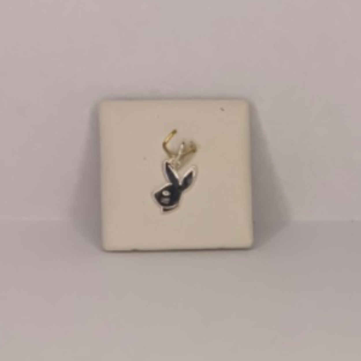 Playboy hanger/bedel zilver 