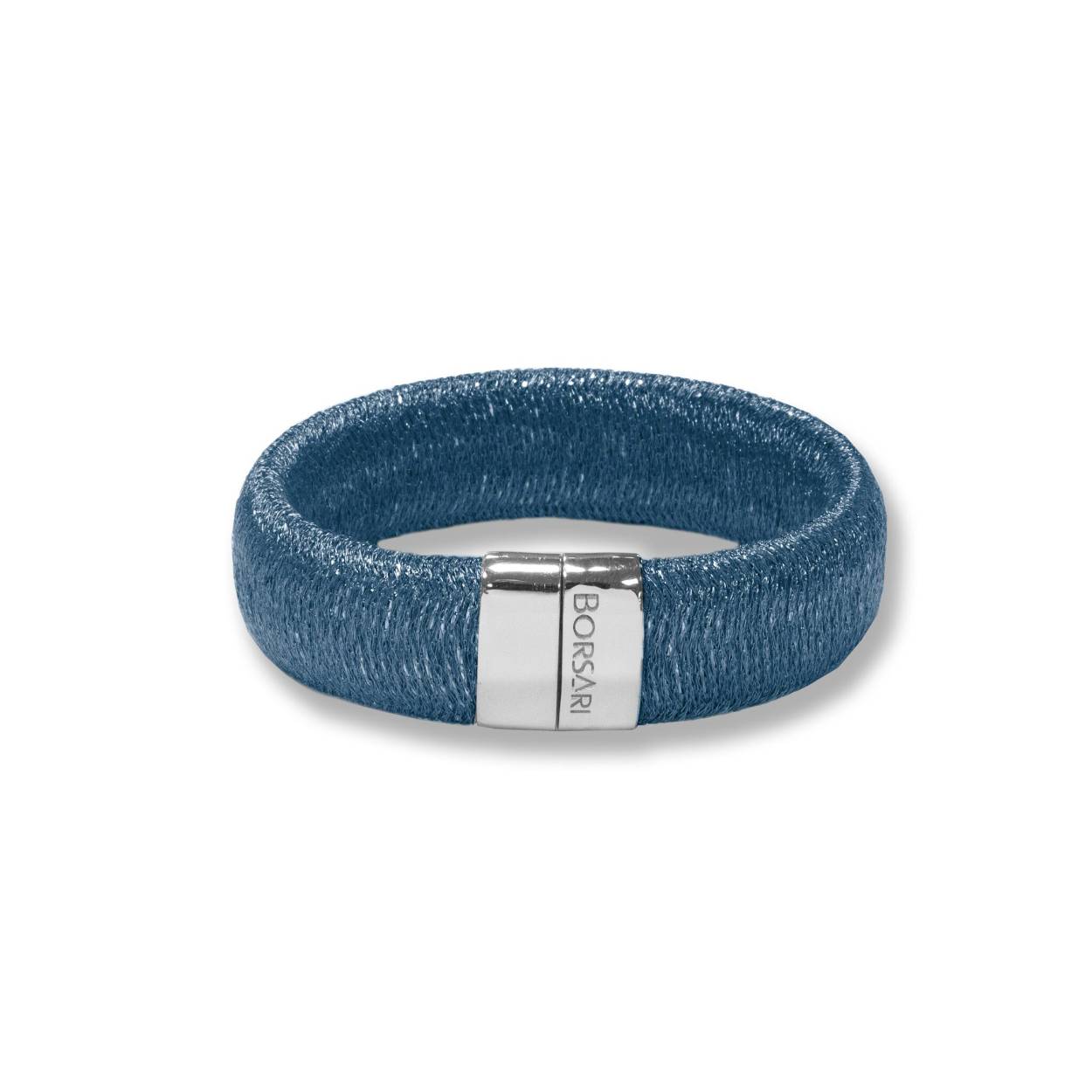 De DIVINA-collectie is een reis door een regenboog van stijlen en emoties. Elke armband is verkrijgbaar in twee versies: de klassieke versie, met zijn magnetische sluiting van 925 gepolijst zilver, en de versie versierd met een in het laboratorium gekweekte diamant, een symbool van bewuste luxe.
Kies uit verschillende kleuren en voel je goddelijk in elke tint, met een armband die de schoonheid van jezelf viert.