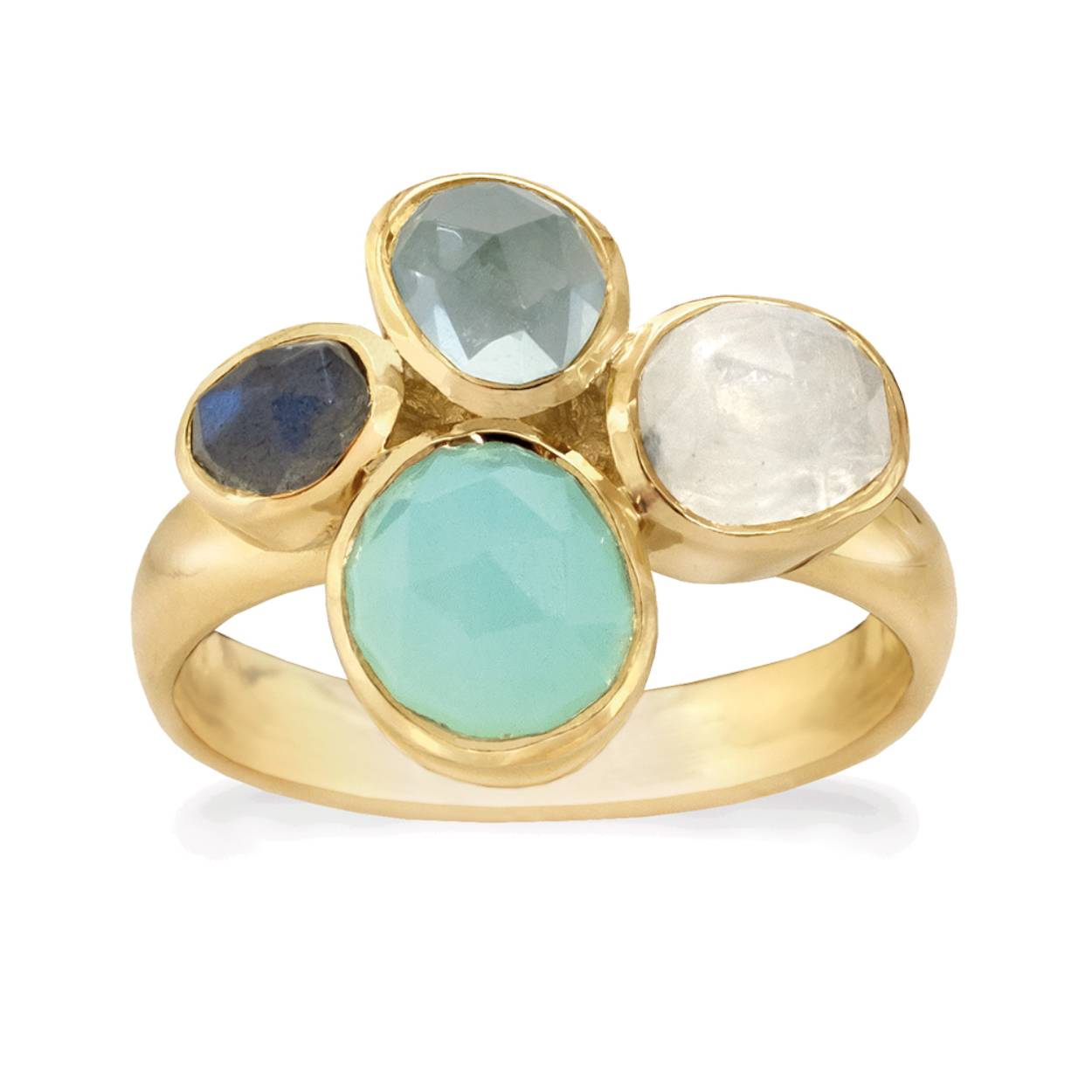 Deze geel goud vergulde ring bevat een 8 x7 mm gefacetteerde chalcedoon, een 7 x 6 mm gefacetteerde maansteen, een 5 x 4 mm gefacetteerde labradoriet en een 6 x 5 mm gefacetteerde aquamarijn.