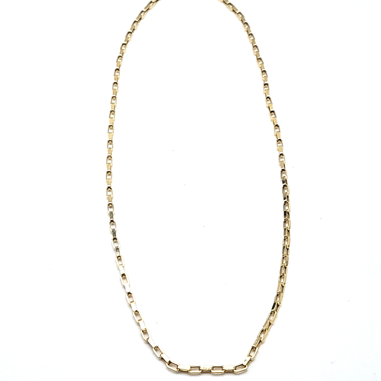 Deze hoogwaardig 14 karaat schakelketting is 50 cm lang en is heel stevig en altijd te combineren met andere sierraden! Tijdloze uitstraling is een geen overbodige luxe toch?