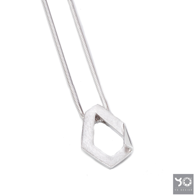 Collier uit de lijn JUST. Bijpassende ring mogelijk. Materiaal: edelstaal / zilver gerhodineerd