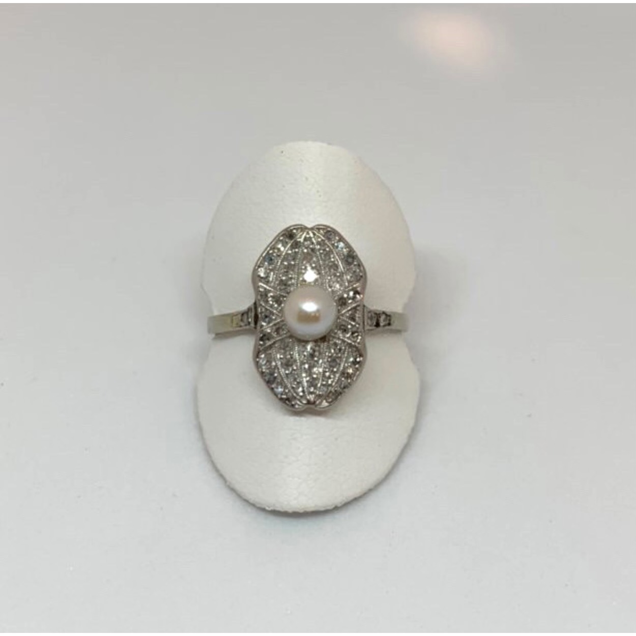14 krt witgouden Art Deco ring met parel/diamant