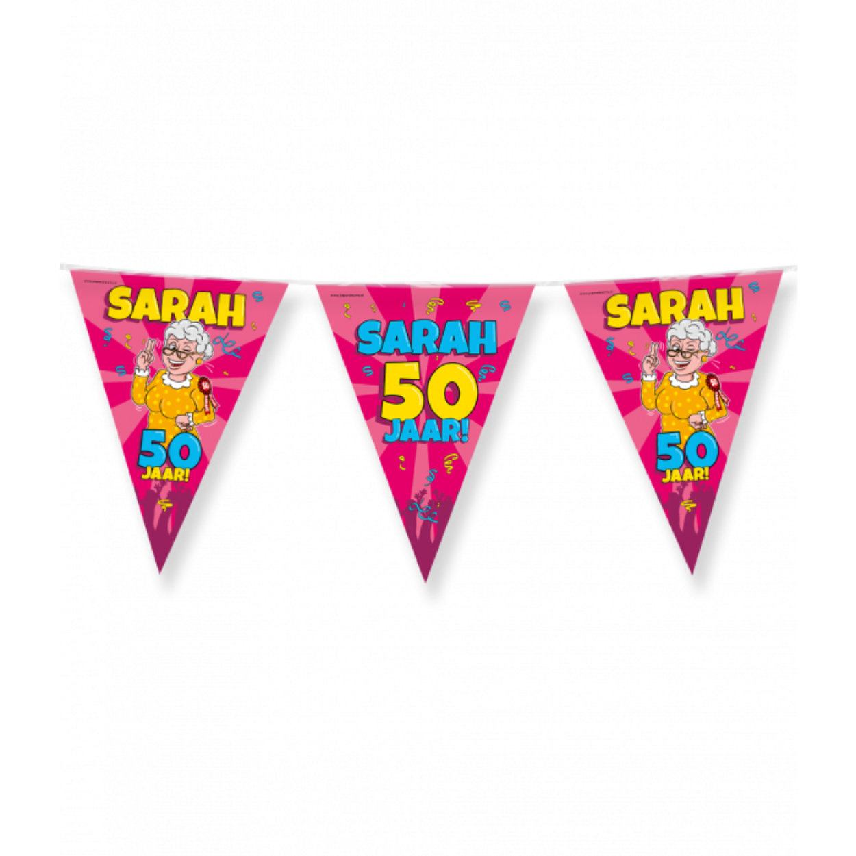 De vlaggenlijn Sarah (cartoon) is de ideale versiering op een feestje van iemand die 50 wordt en dus Sarah ziet. Door de gebruikte kleuren en het vrolijke design vallen deze party vlaggen dan ook extra goed op! De vlaggetjes zijn gemaakt van folie, hebben een lengte van 10 meter.
