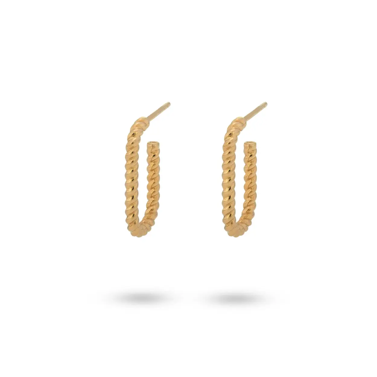 These classic rectangular earrings have a rope structure and are perfect for your everyday look. They can also be combined with other earrings for the best earparty! All 24Kae jewelry is designed by Kae Sutherland with love and eye for detail. So don't forget to treat them with love too. Each ring is characterized by its authenticity through a 24Kae engraving.

Details
- Length earring: 20 mm
- Thickness earring: 2 mm