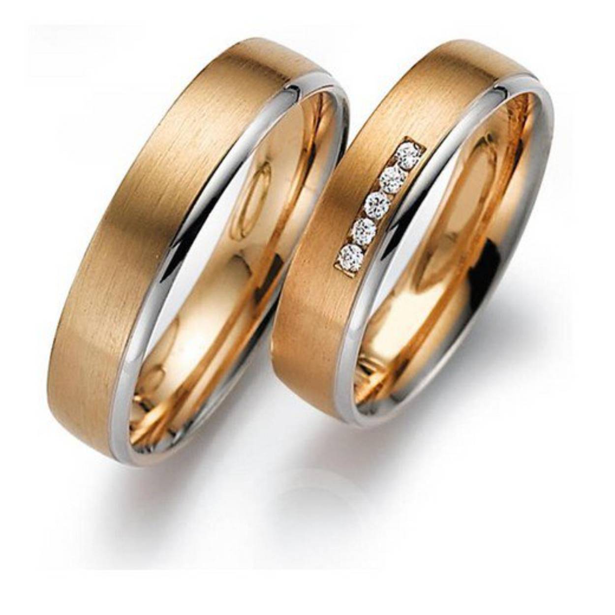 585 bicolor trouwringen geelgoud mat, witgoud glimmend. 5 mm breed. De damesring is gezet met totaal 0.05ct briljant 5 steens
Prijs is op aan vraag