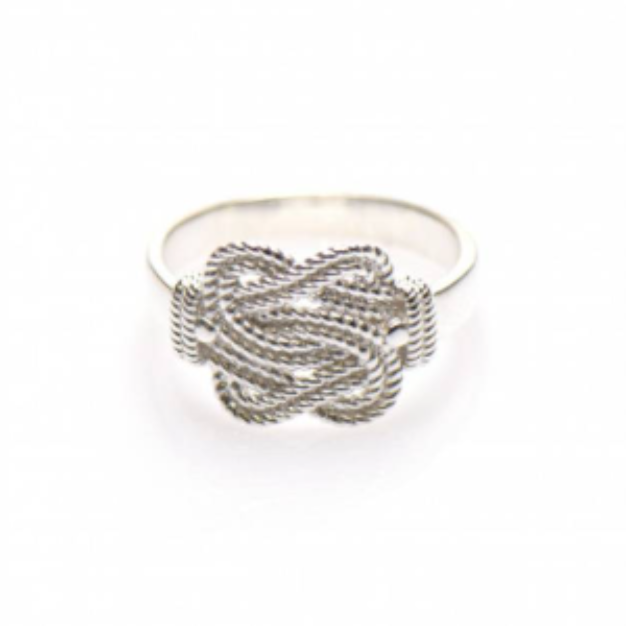 Deze Zilveren Surinaamse mattenklopper ring heeft een stijlvol Surinaams design met een goed oog voor de details. Deze Surinaamse mattenklopper ring heeft een culturele betekenis.

Onze Surinaamse sieraden zijn bijna allemaal handgemaakt. Daardoor zijn bijna alle Surinaamse sieraden die wij aanbieden uniek!