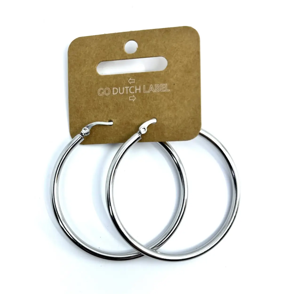 Van grote statement oorbellen tot klassieke oorringetjes of – knopjes - in onze collectie komen oorbellen in alle soorten en maten terug, maar steeds van mooie kwaliteit en in lijn met de laatste nieuwe trends.

E1307-50-1 RH 50x3mm