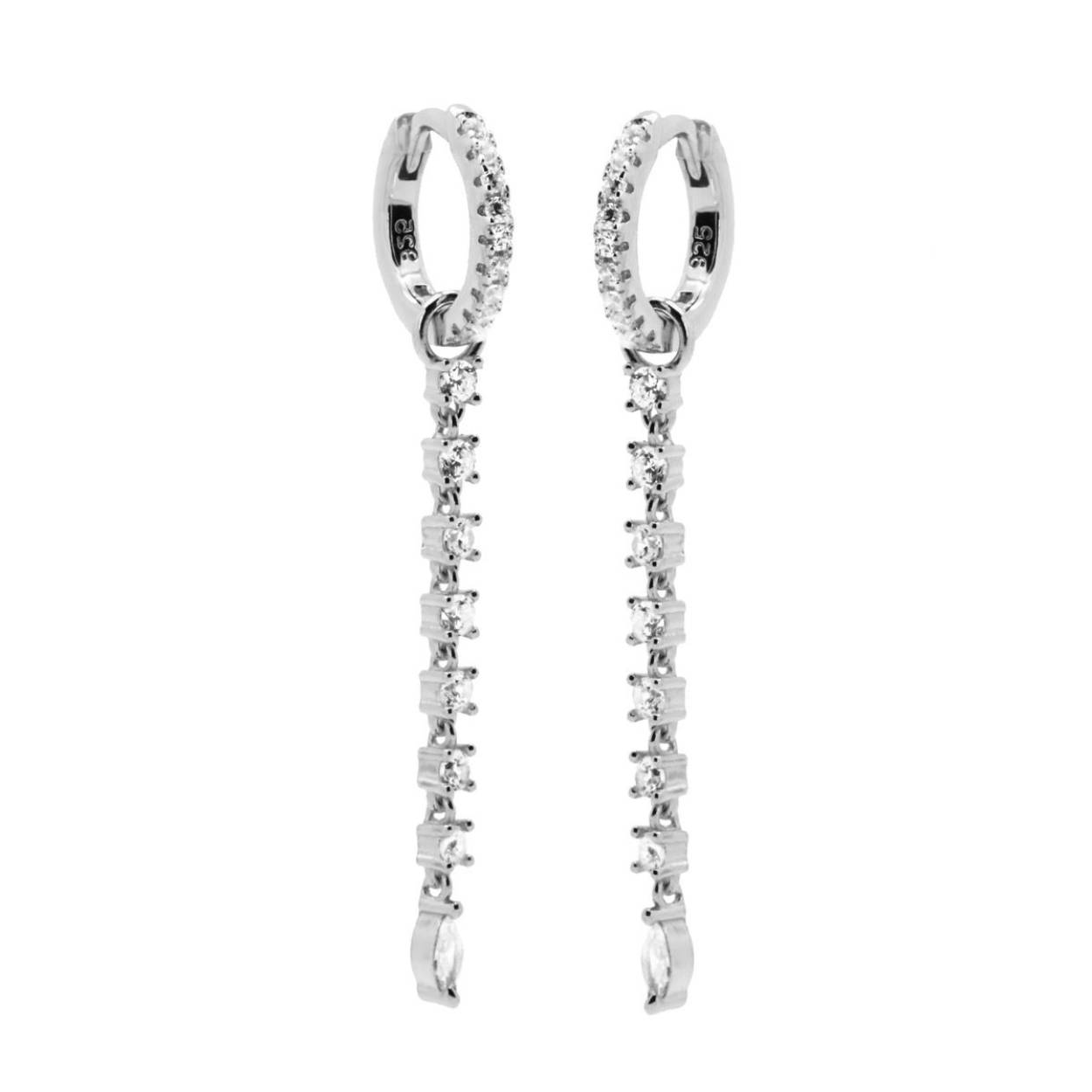 Karma zilveren oorringen met zirkonia hangers. Deze oorhangers maken je feestelijke outfit helemaal af
