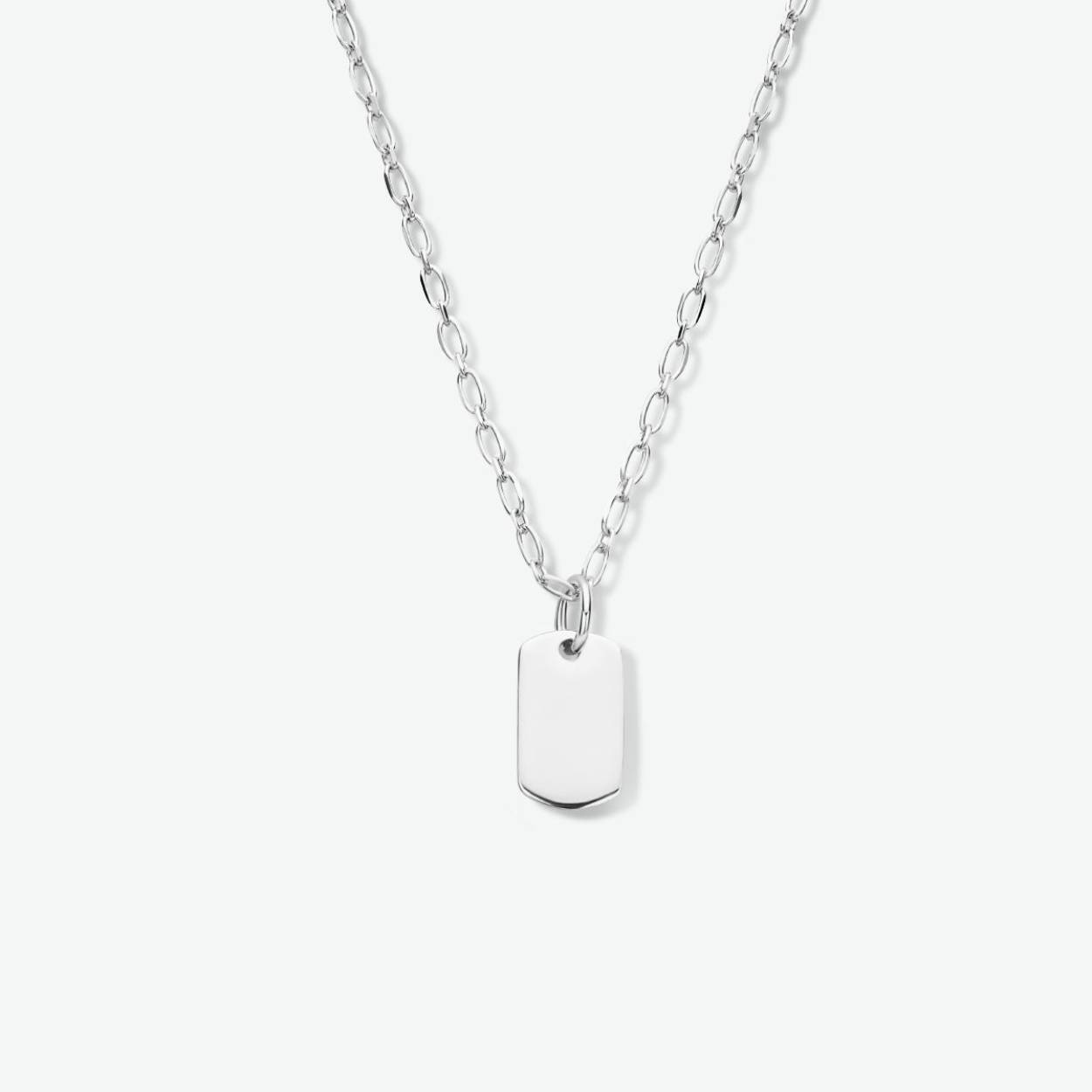 Gerhodineerd 925 zilveren collier uitgevoerd met een graveerhanger. Het collier heeft een draaglengte van 41cm met een extensie van 4cm en een stevige karabijn sluiting. De graveerhanger heeft een afmeting van 12x7mm.