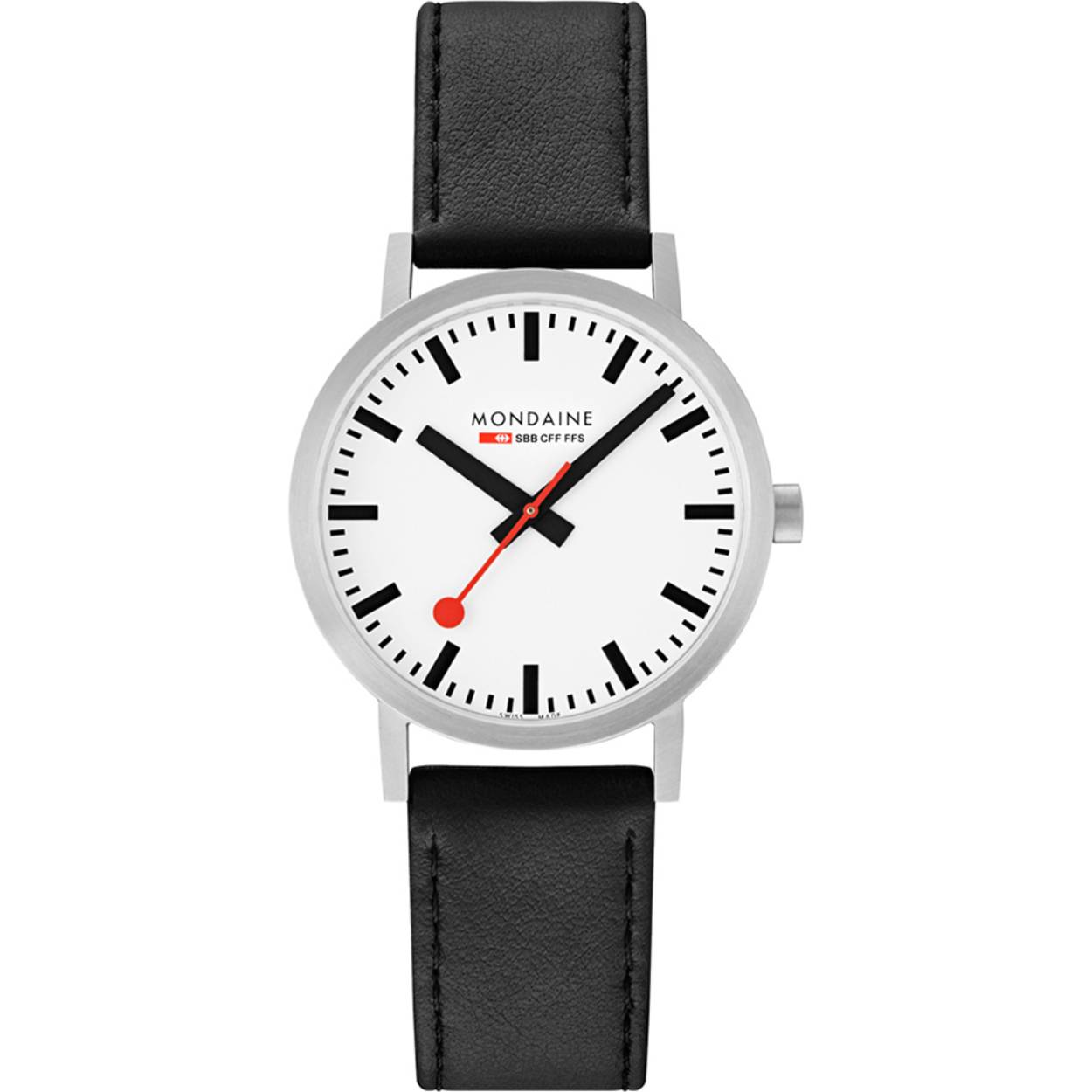 Dit Mondaine SBB Classic (M660.30360.16SBB) herenhorloge heeft een zwart lederen horlogeband. Het horloge heeft vlak gehard mineraalglas en een ronde kastvorm. Ook heeft het een kastdiameter van 40mm. Bovendien is de witte wijzerplaat geïnspireerd op de originele Zwitserse stationsklok. Daarnaast is de Classic de eerste Mondaine Official Swiss Railways Watch en is sinds 1986 in de collectie. Ten slotte is dit design horloge (Mondaine SBB Classic M660.30360.16SBB) passend voor iedere gelegenheid.