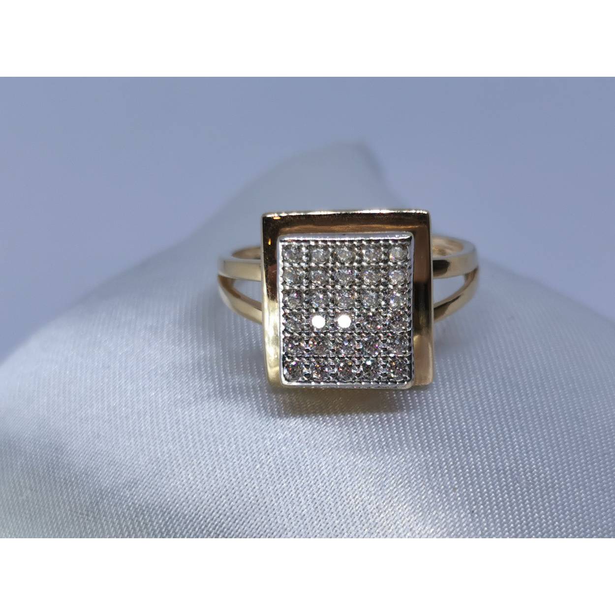 14 karaat gouden bicolor ring. Pavé zirkonia gezet.
