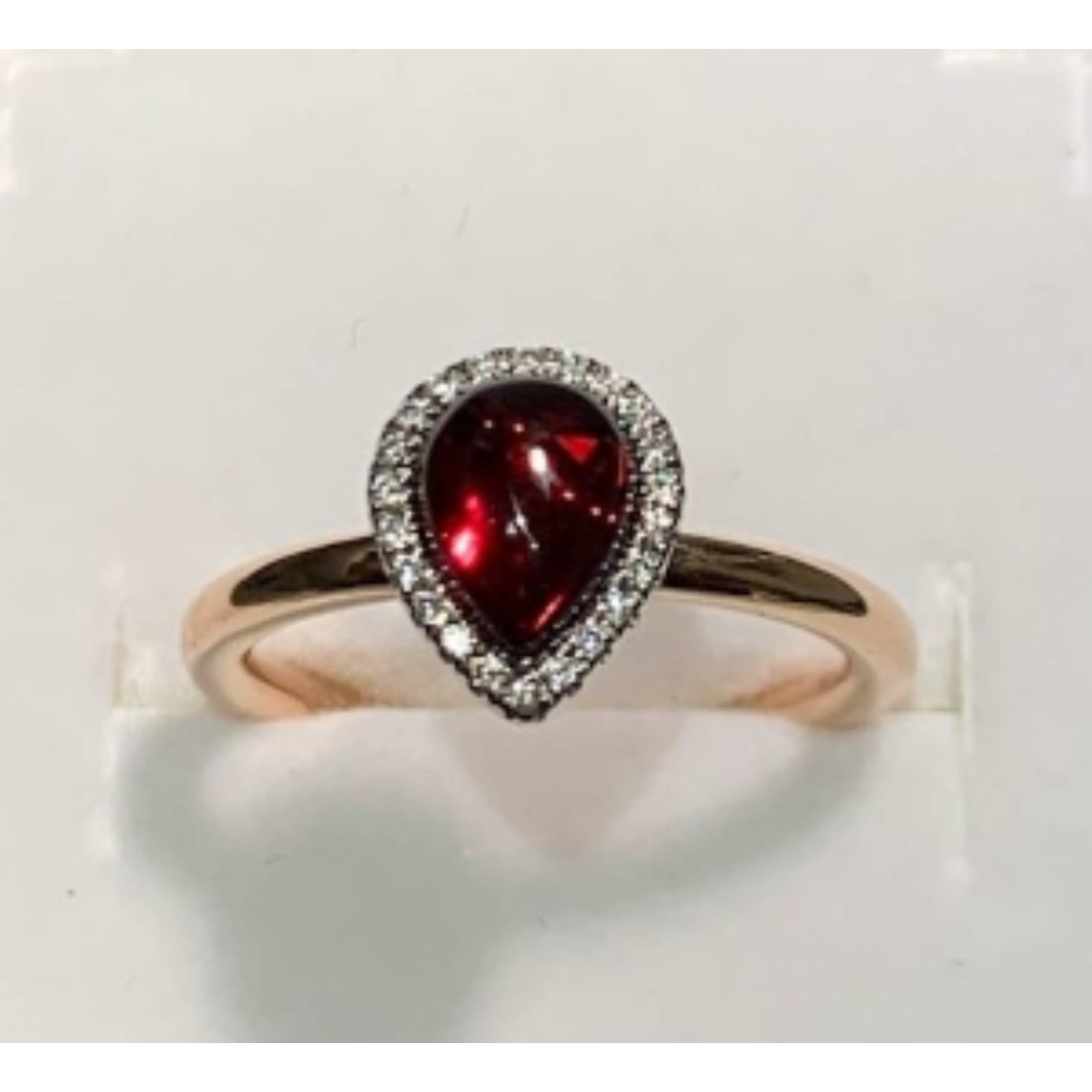 ROSEGOUDEN RING MET DIAMANT EN GRANAAT