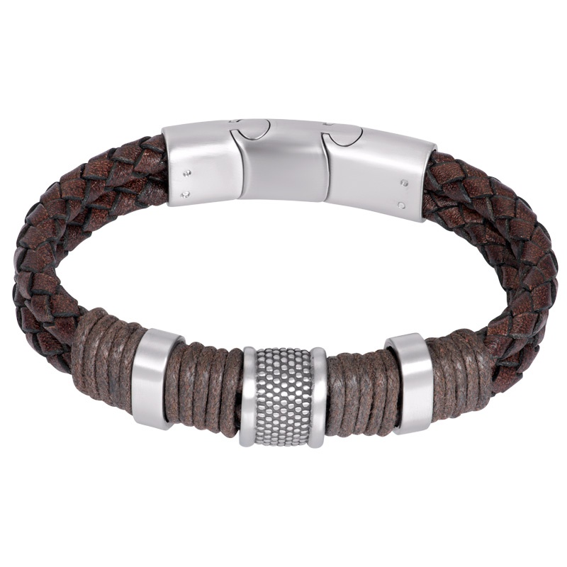 De iXXXi MEN armband Murphy bestaat uit een combinatie van bruin leder en mat zilverkleurige details gemaakt van stainless steel. De bracelet bestaat uit twee ronde, gevlochten, leren armbanden die samenkomen bij de sluiting. De gevlochten armbanden worden bij elkaar gehouden door de bruine leren en de mat zilverkleurige stalen details die in het midden van de armbanden bevestigd zitten. Bracelet Murphy is voorzien van een langwerpige, mat zilverkleurige sluiting gemaakt van stainless steel. 