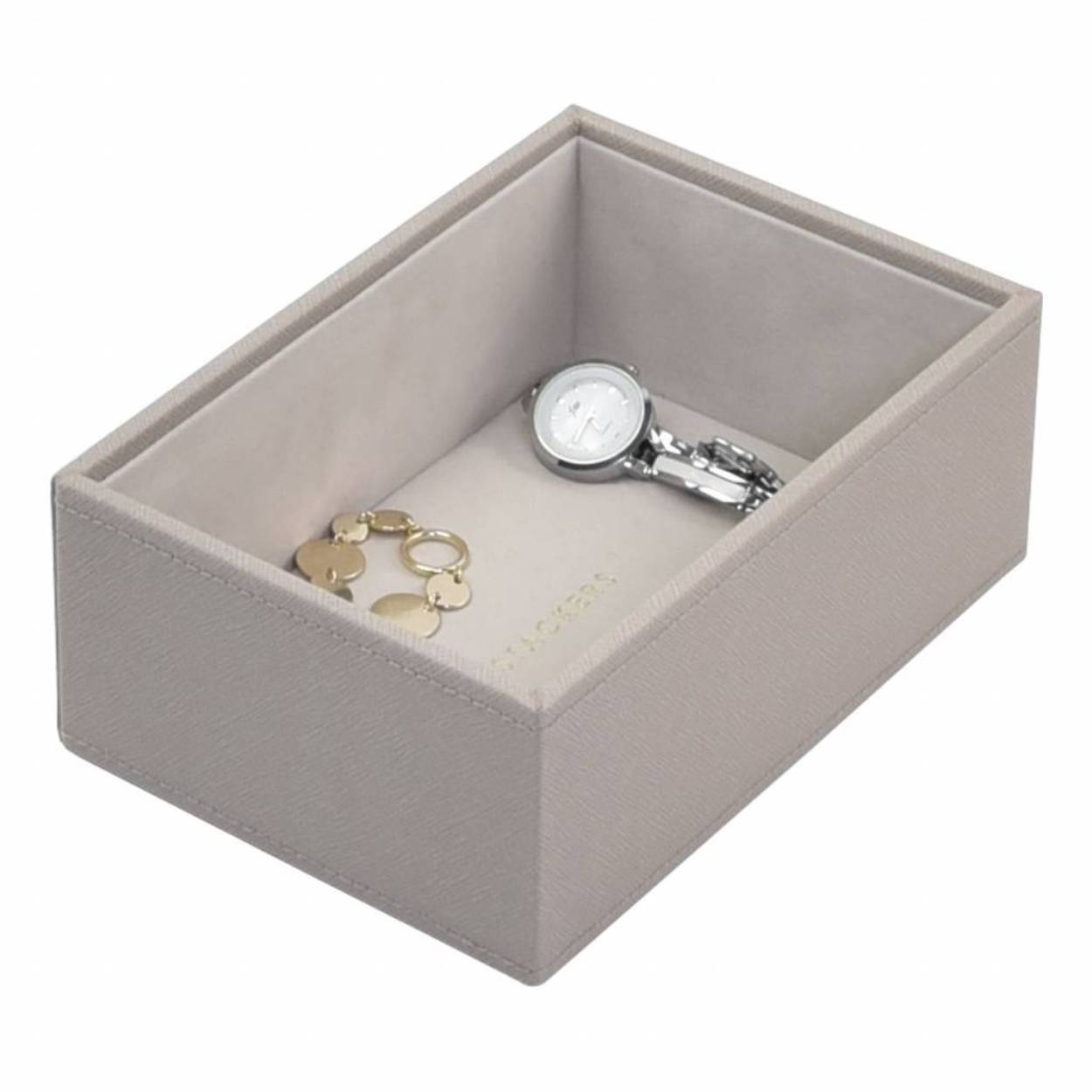 Met deze stapelbare boxen bergt u uw sieraden gemakkelijk op en ziet u in een oogopslag wat u zoekt. TIP: gebruik een TOP box hier bovenop om alles netjes stofvrij te houden